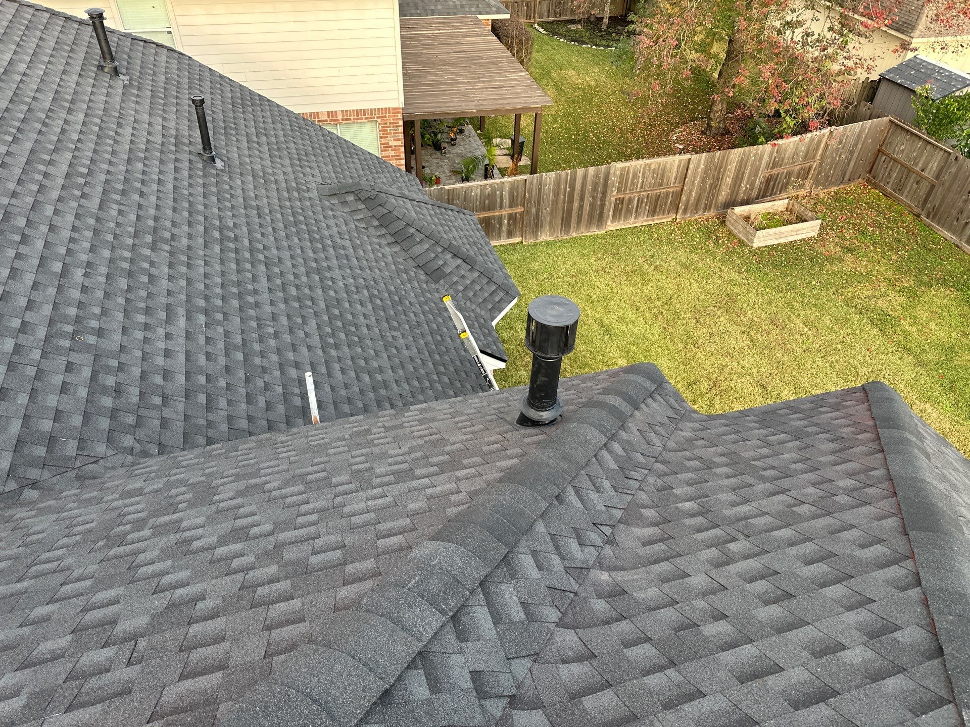 GAF HDZ CHARCOAL W/ PREMIUM RIDGE Z by Motion Roofing
