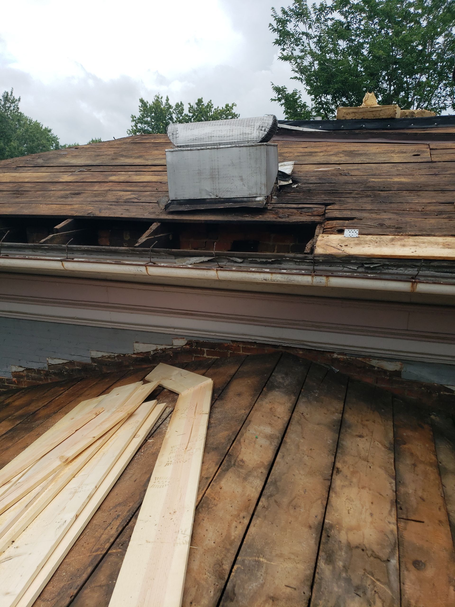 ATLAS PINNACLE COLOR: MAJESTIC SHAKE DRIP EDGE: WHITE by Eagle Eye Roofing