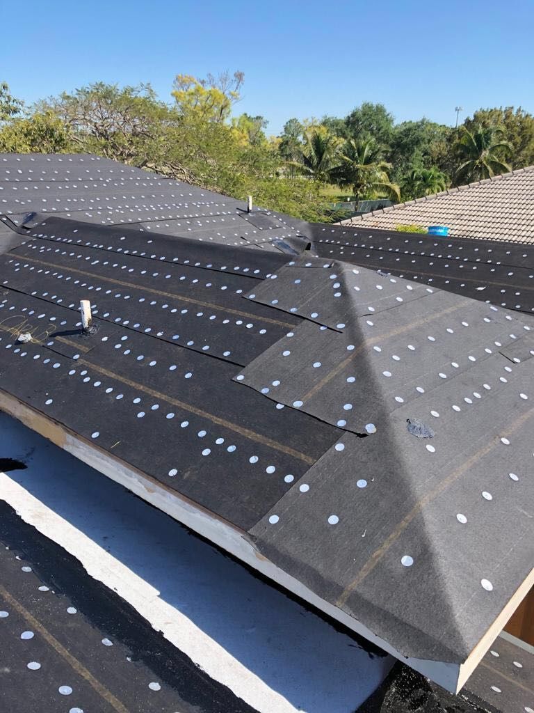 Metal Roof - Galvalume - Charcoal by Istueta Roofing