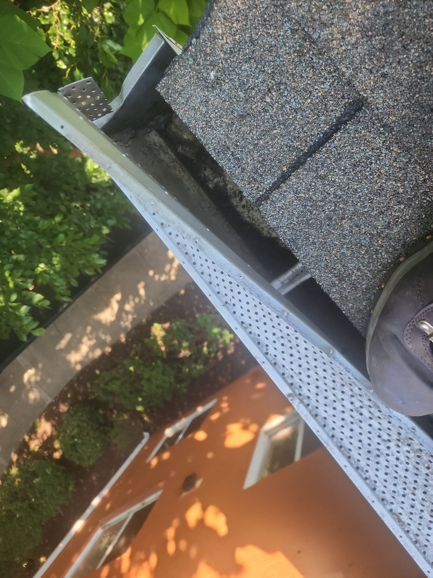 HOA gutter cleaning after photo.