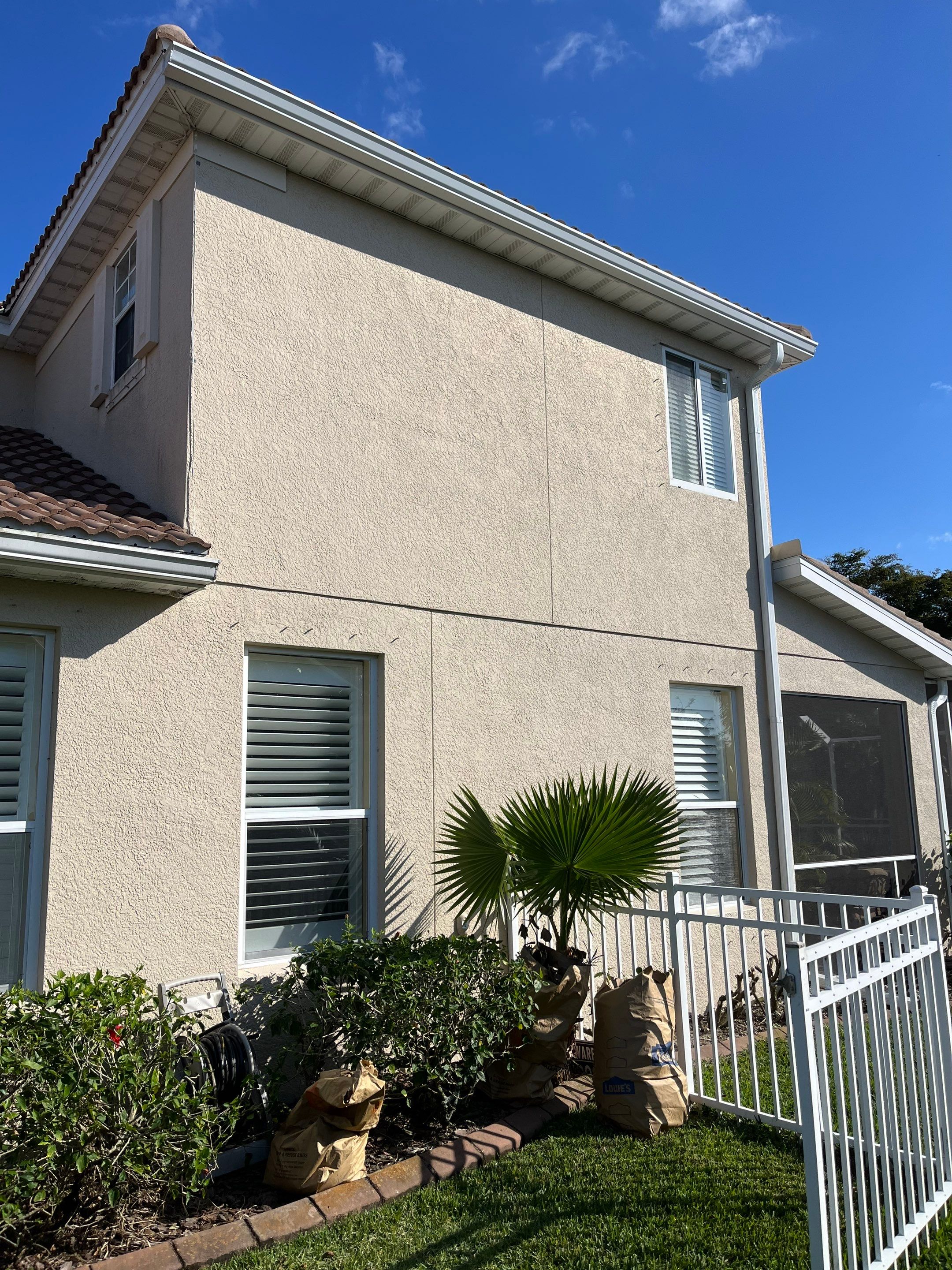 6 Inch Seamless Gutters using White Seamless Gutters in Sarasota FL by Gutter Professors