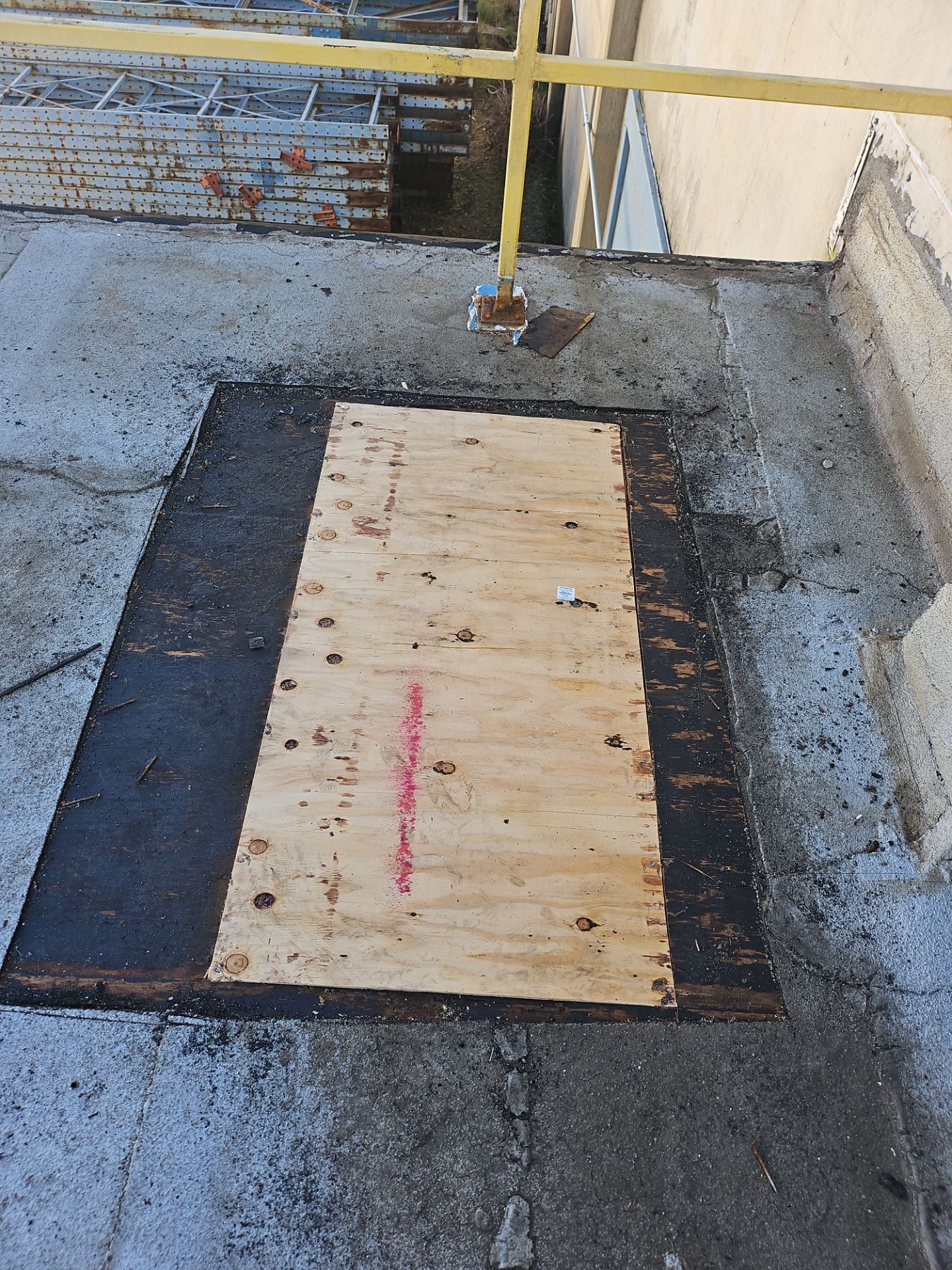 TPO single-ply roofing system using GAF Single-ply TPO 60 mil with 1.5 inch ISO board insulation by Straight Edge Roofing Inc