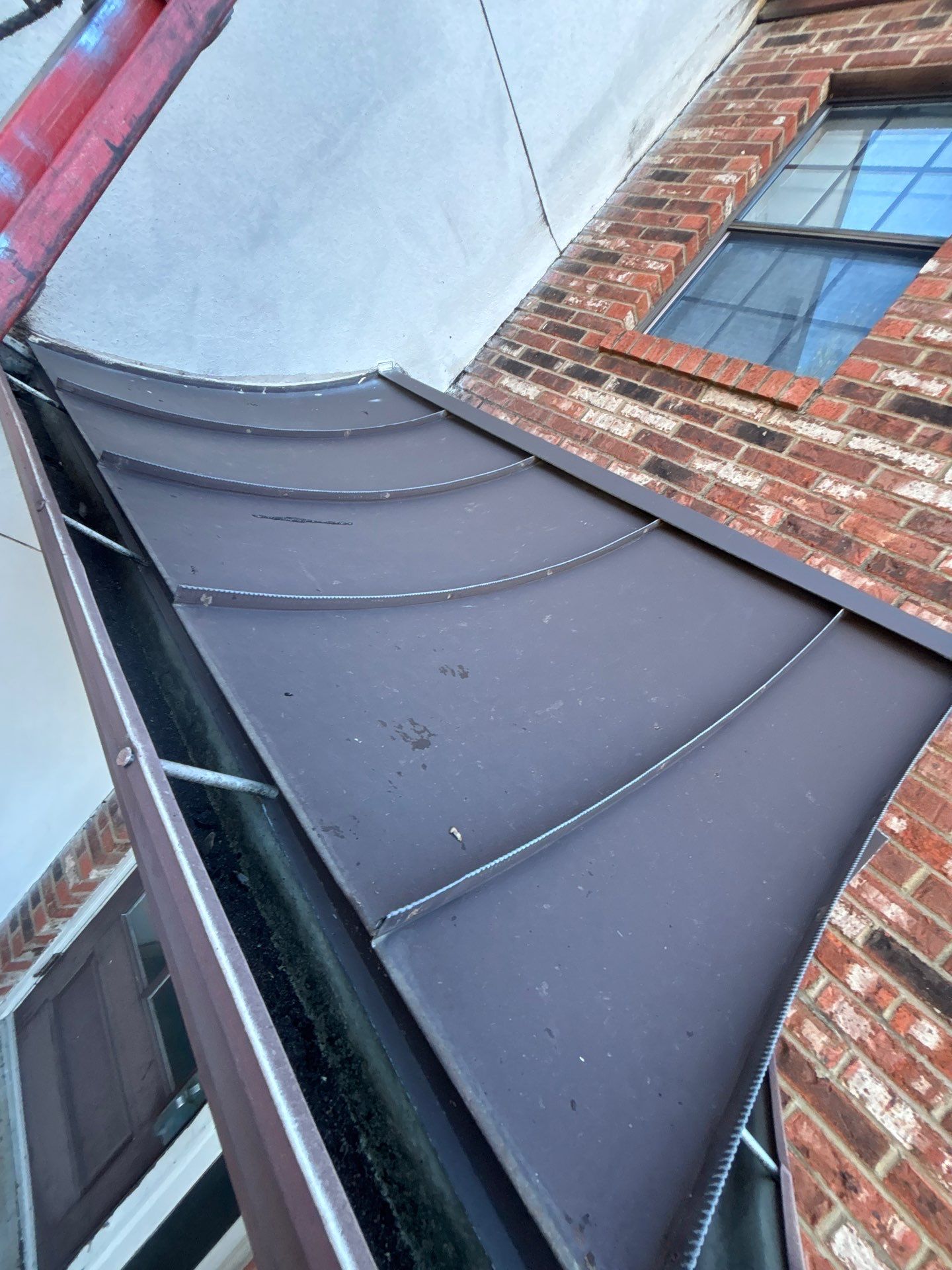Commercial gutter cleaning Memphis, TN after photo with clean gutters