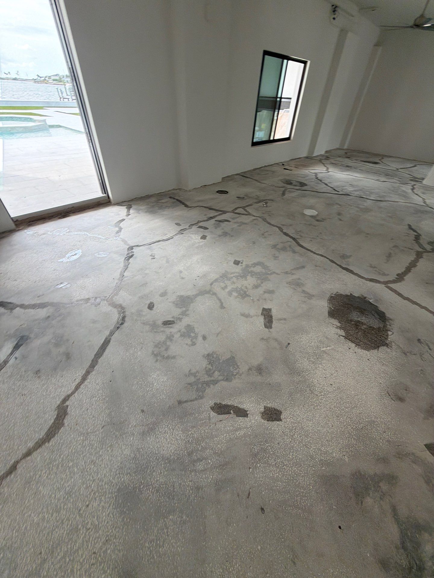 Residential Garage Floor Preparation and Epoxy Coating in Dunedin by Performance Floors & Coating