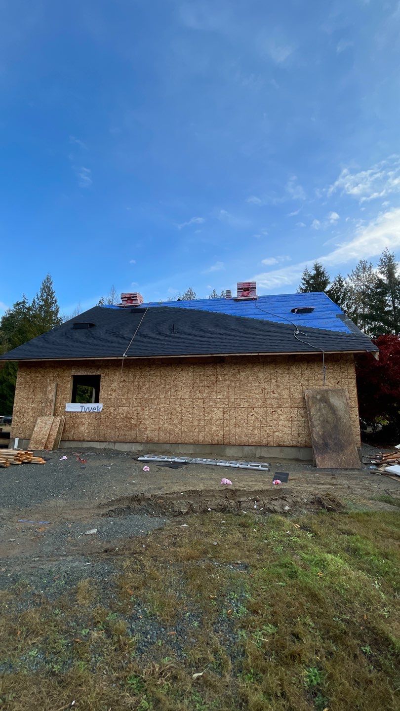 Residential Roofing Installation using OC Oakridge shingles by Top Notch Roofing Inc