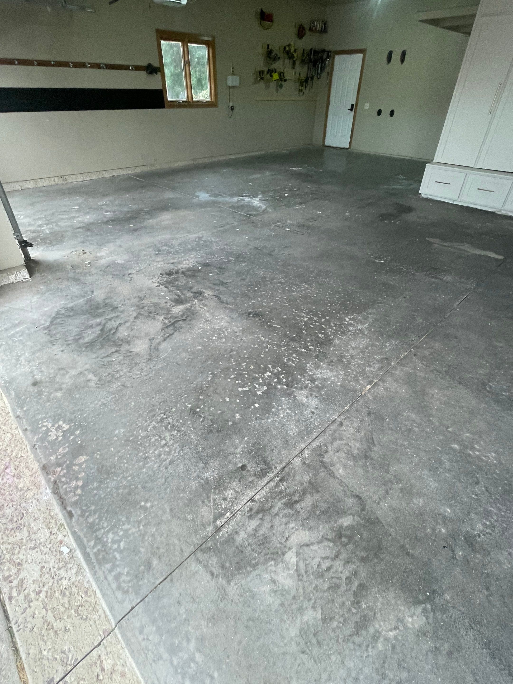 Cabin FEver Flake Garage Floor Coating Installation in Sioux Falls by Select Painting, Coatings & Garage Cabinets
