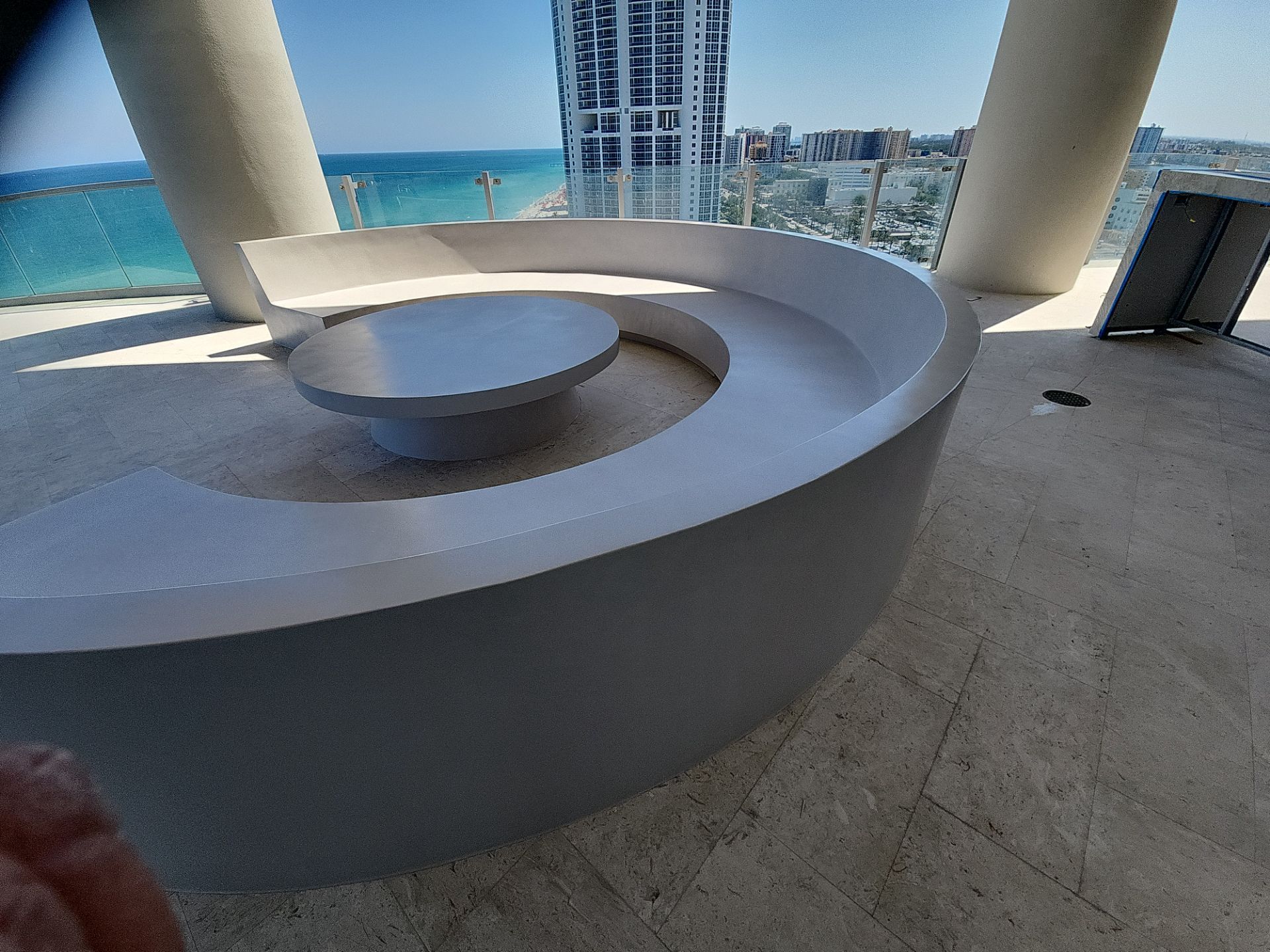 Microtopping over Furniture by Seamless Surfaces