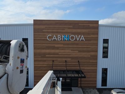 Custom Cabnova Metal Lettering and Wood-Look Panel Installation in Bremen