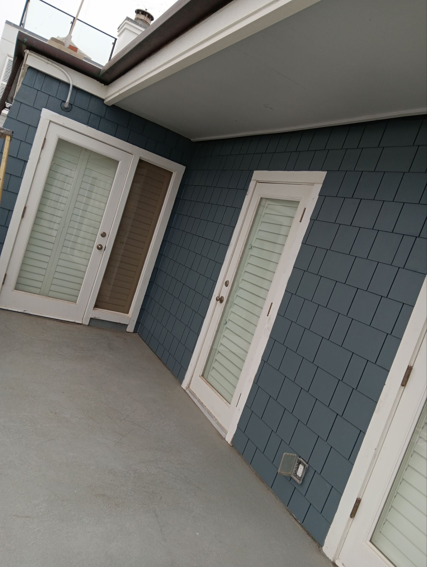 Pre-finish shingles by New Era Siding Inc 