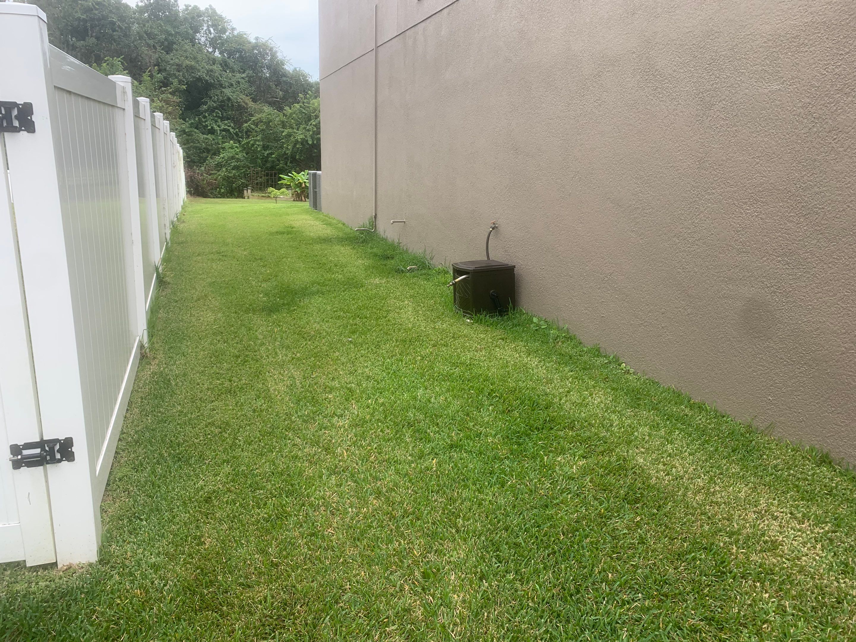 Ruskin, FL 6 ft. Tall White Vinyl Privacy with 4 ft. Picket Fence by Asap fence and gates, LLC