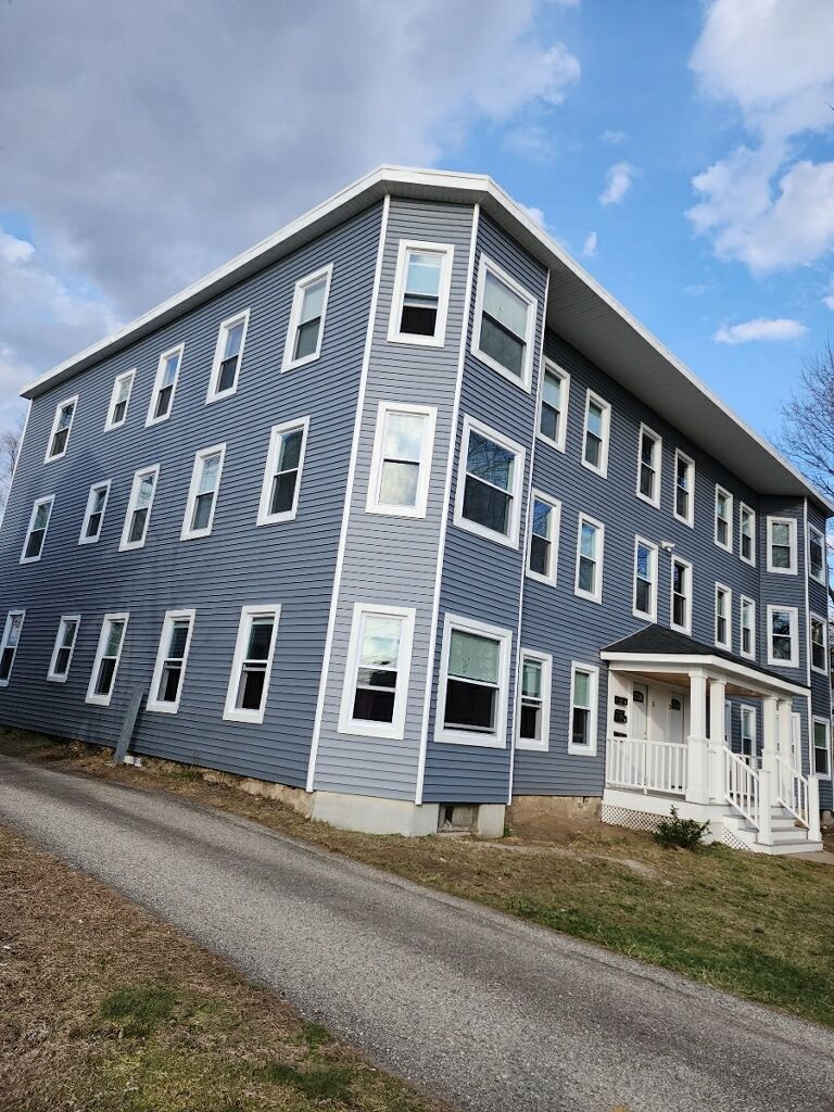 Vinyl siding in Putnam, CT by UBrothers Construction