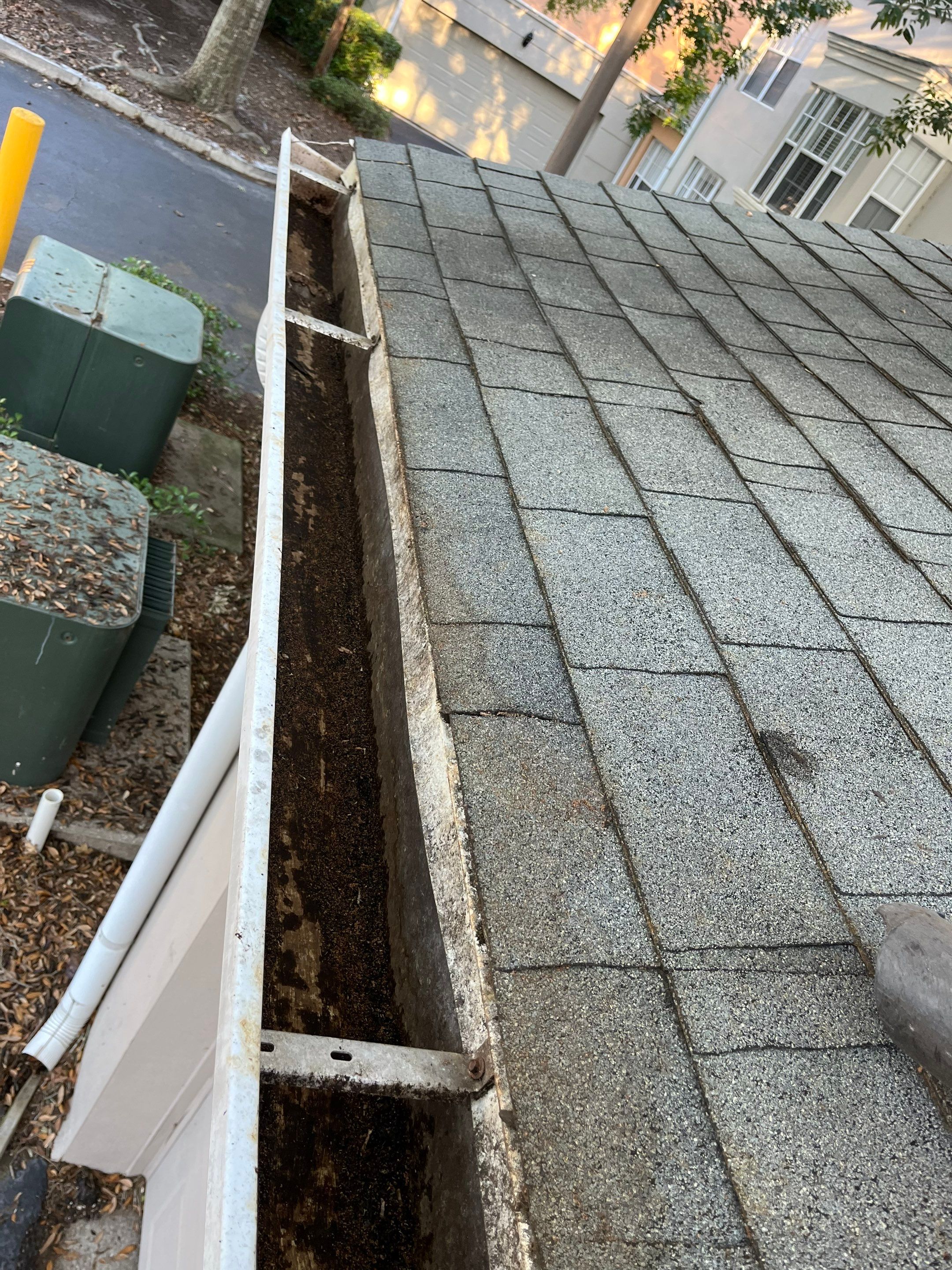 Commercial gutter cleaning Orlando, FL after photo with clean gutters