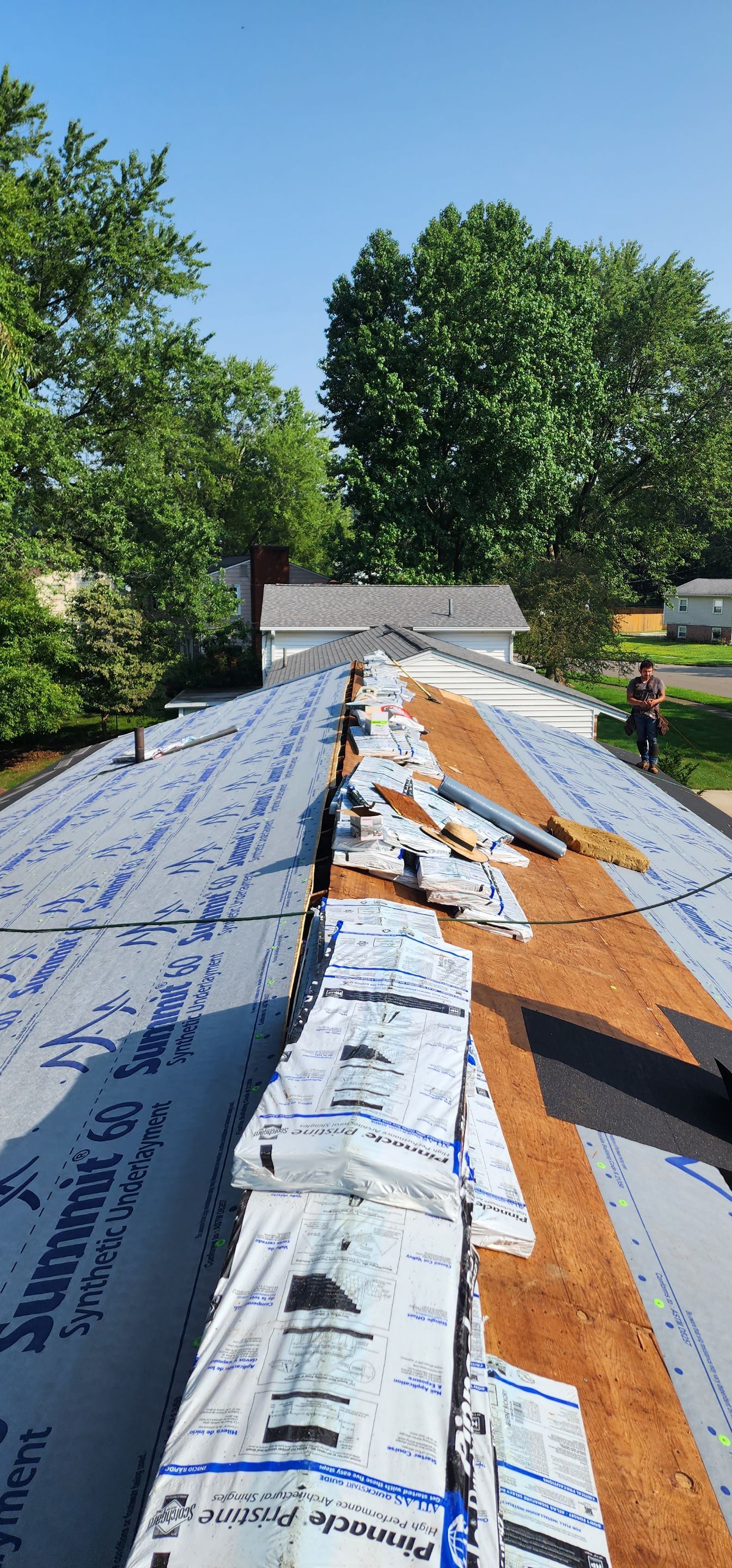 ATLAS PINNACLE COLOR: BURNT HICKORY by Eagle Eye Roofing