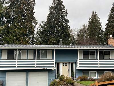 Residential Roofing Installation using Metal
