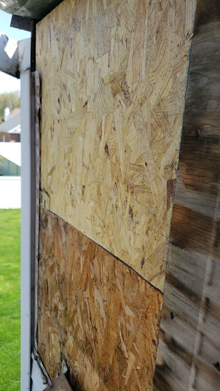 Brand: Atlas Pinnacle Color: Pristine Scotchgard Weathered Shadow Drip: Musket Brown by Eagle Eye Roofing