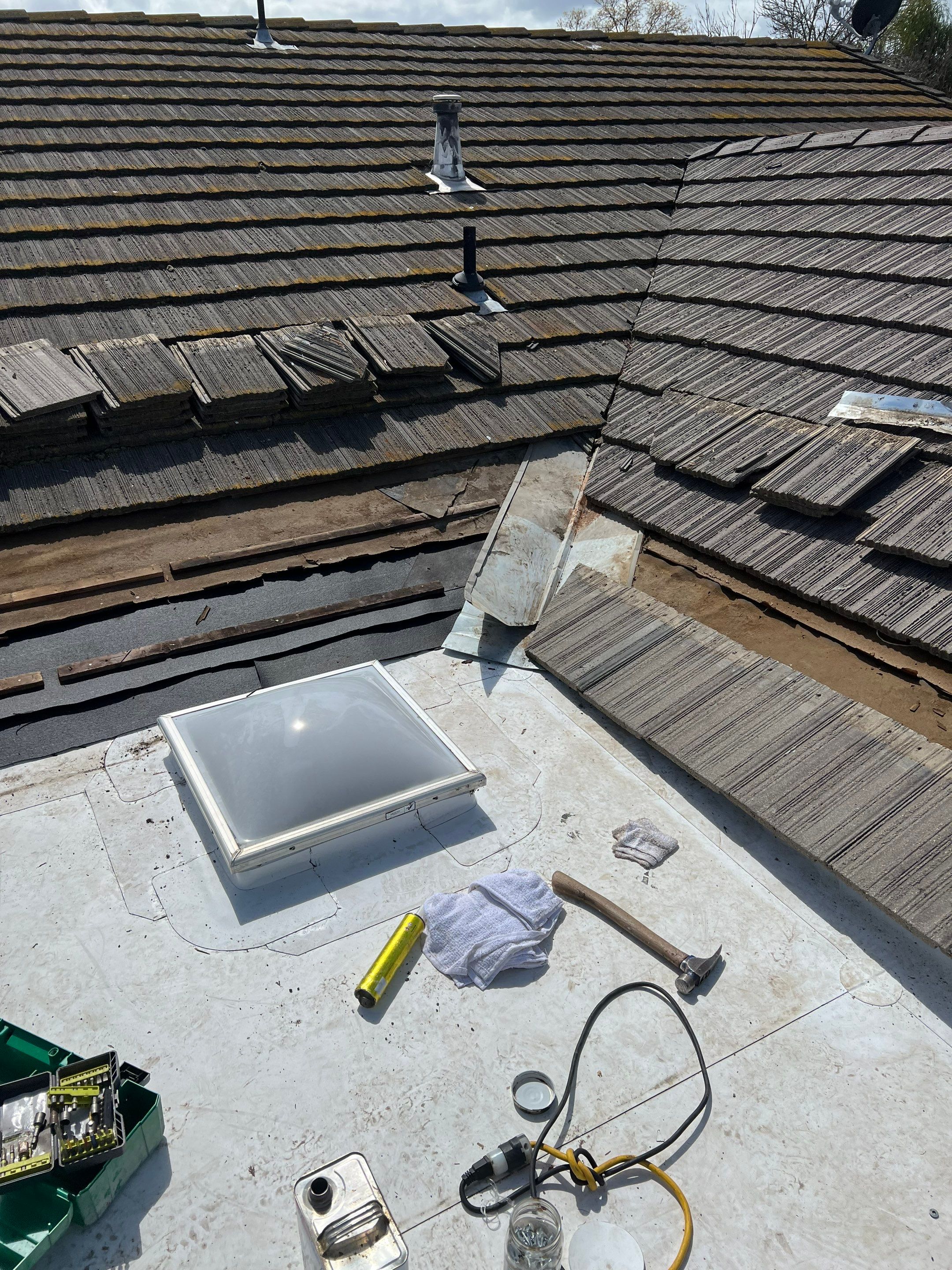 Single-ply roofing system on porch using TPO 60 mil by Straight Edge Roofing Inc