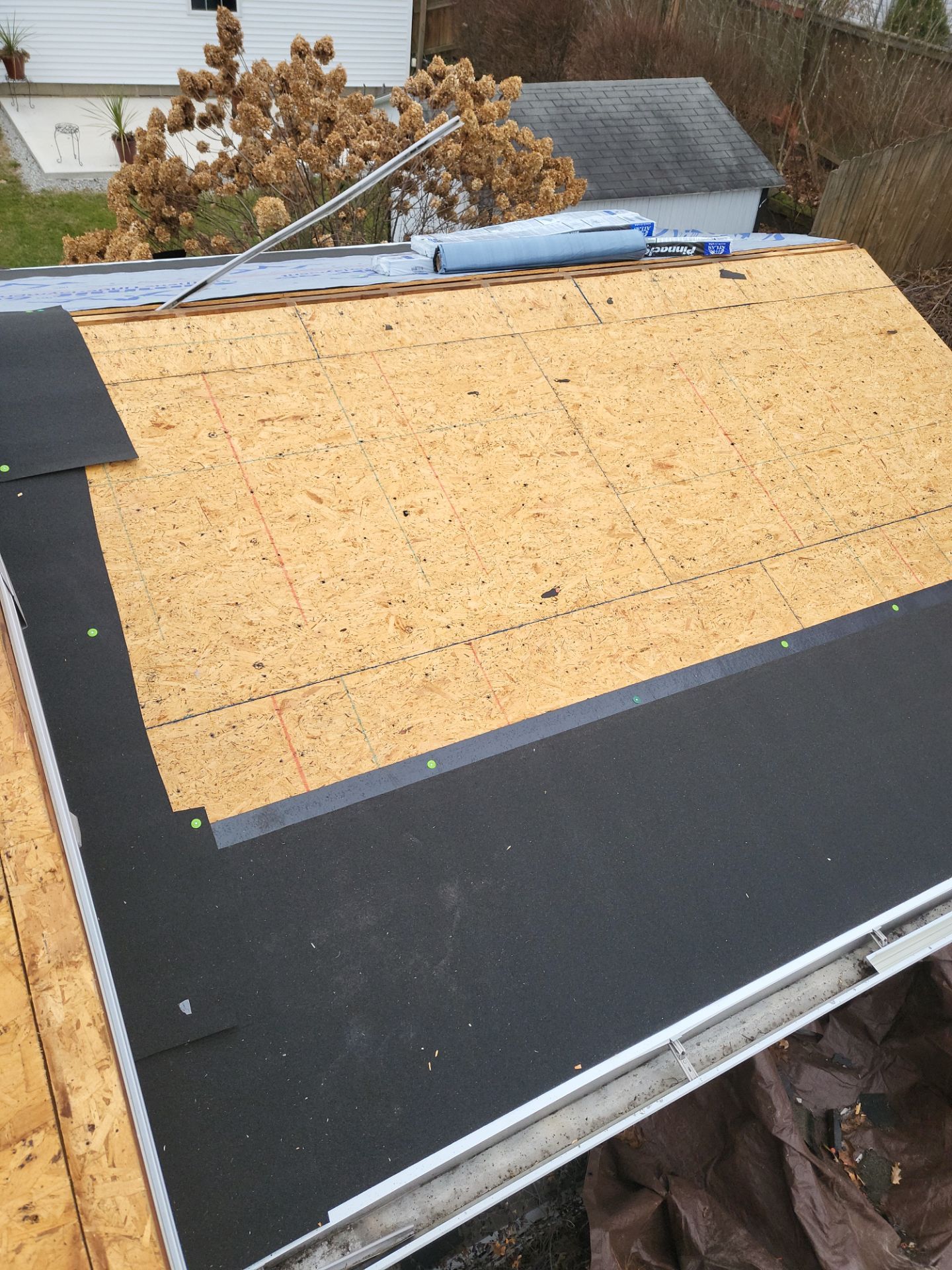 Atlas Pinnacle, Color: Oyster Shell, Drip Edge: White by Eagle Eye Roofing