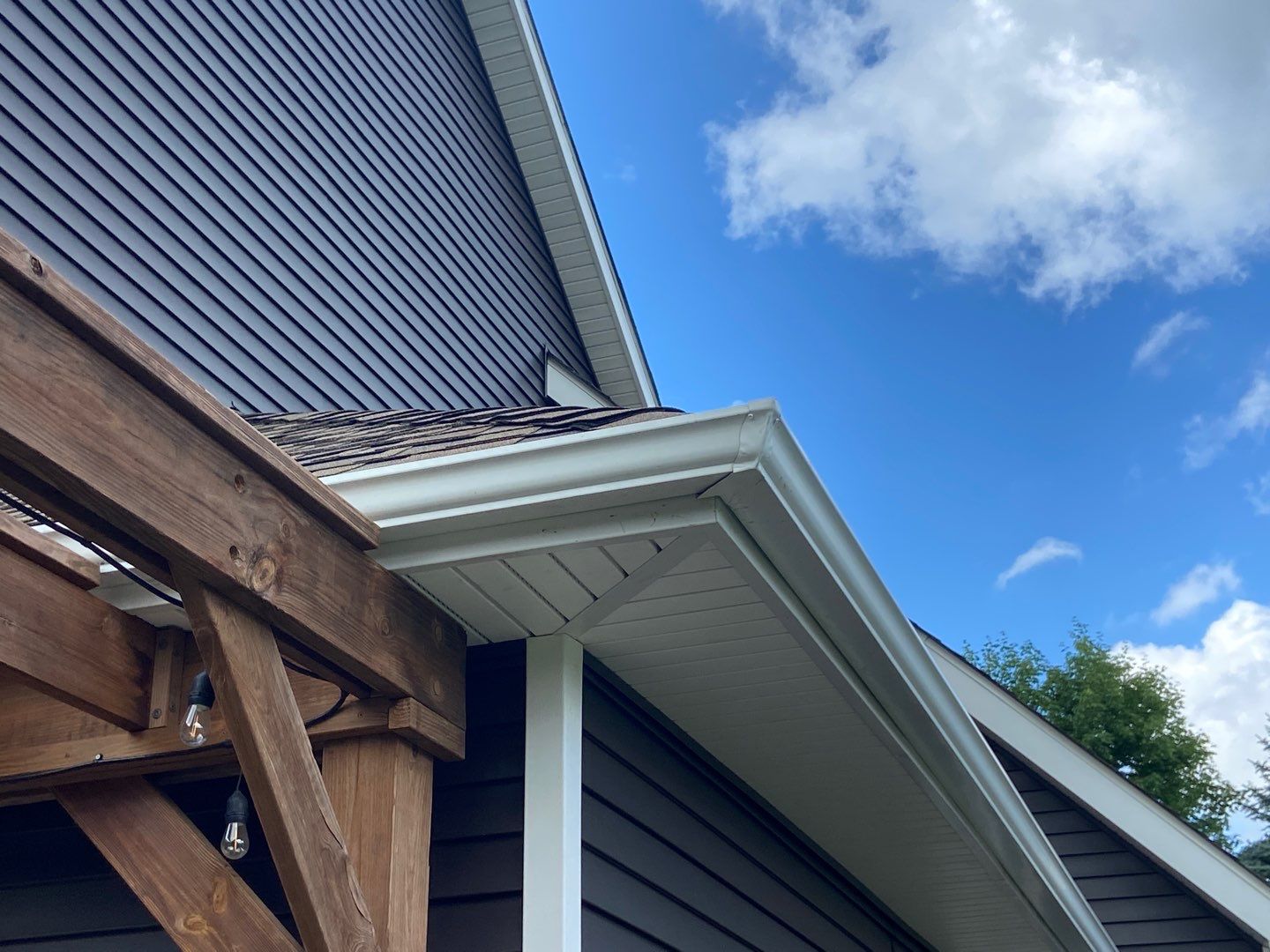 Siding Replacement using Certainteed Restoration Classic D4 by 180 Contractors