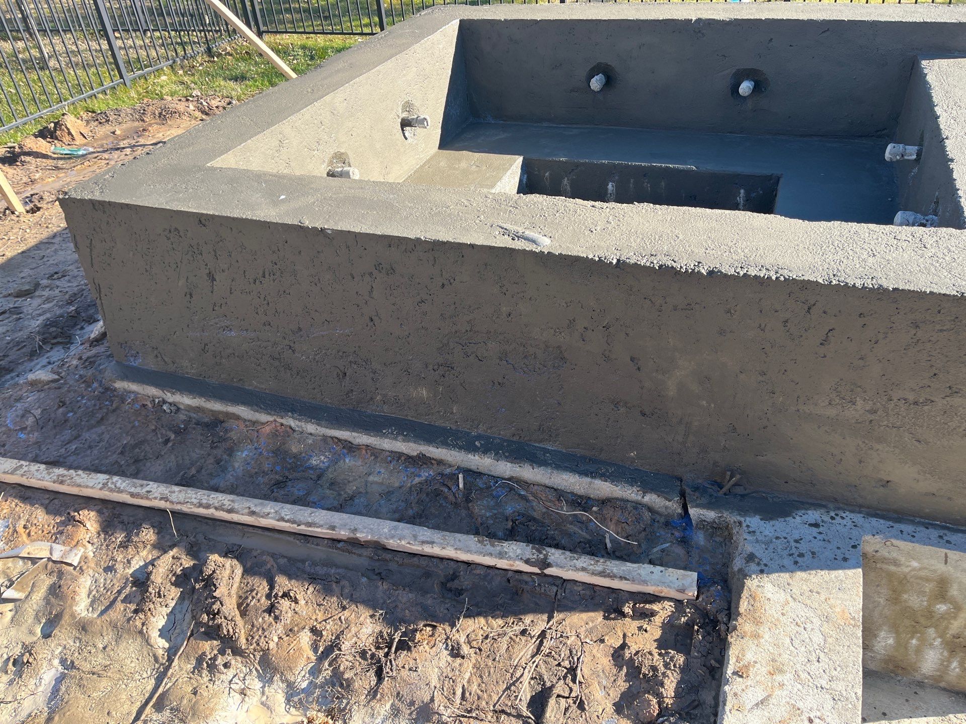 Gunite Pool w/ Spa and Water Features by Elysium Pools