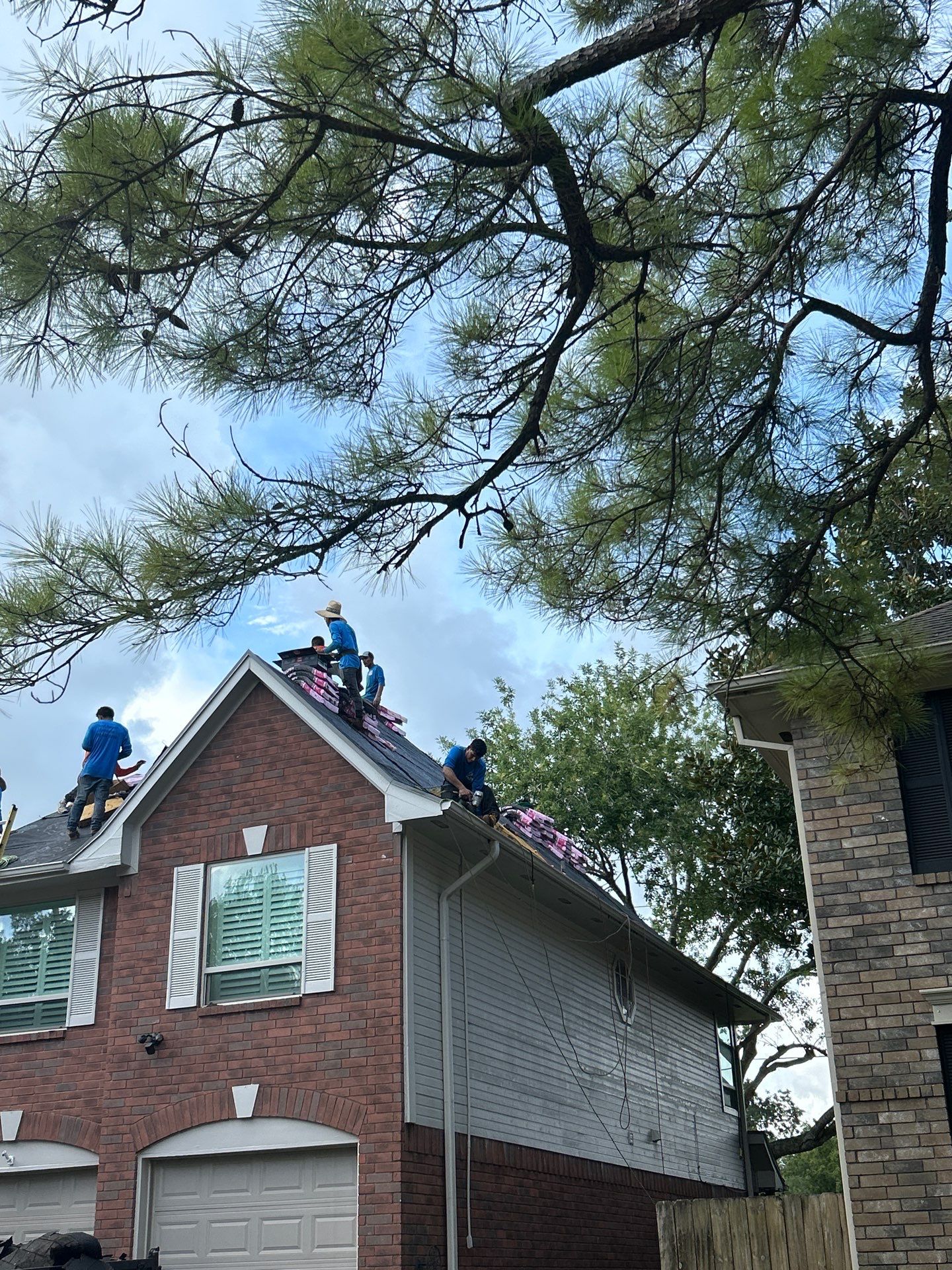 Residential Roofing Installation using Owen's Corning Duration (Lifetime) Shingles by Roof Repair Company