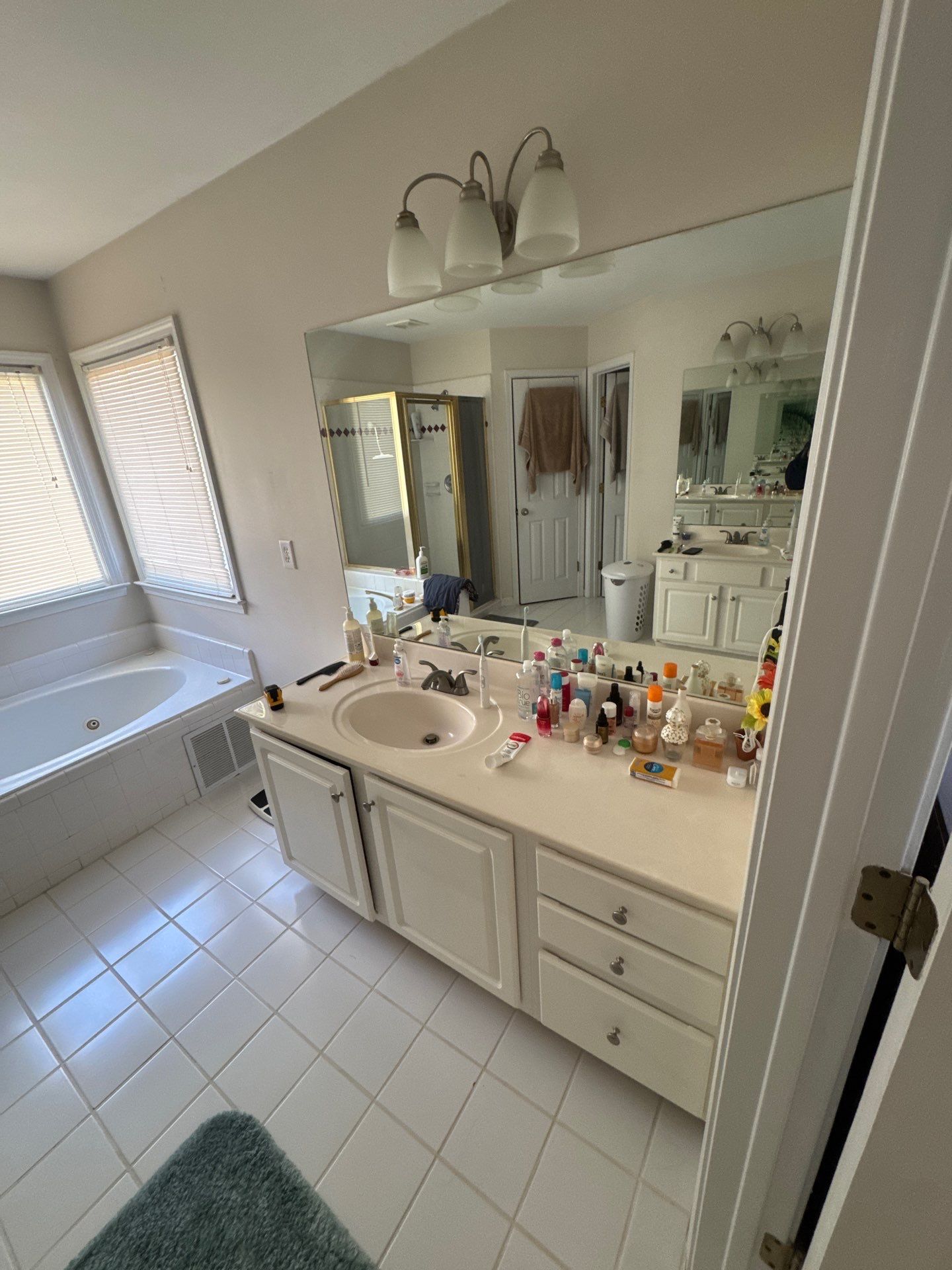 Master bathroom renovation by Prudencio