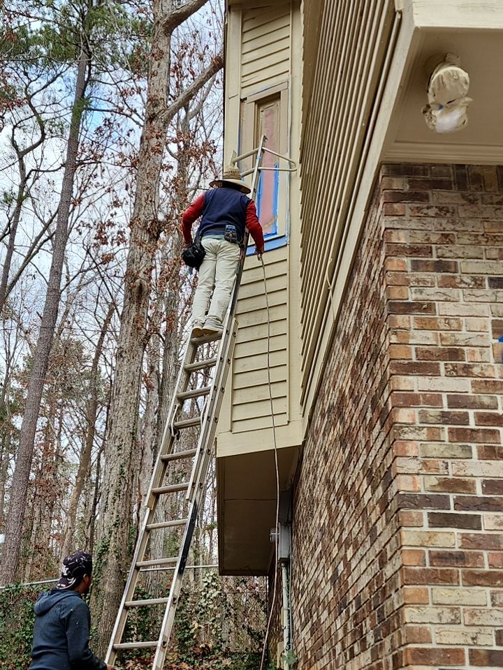 Exterior renovation using James Hardie Siding and Simonton Windows by Indigo State Roofing
