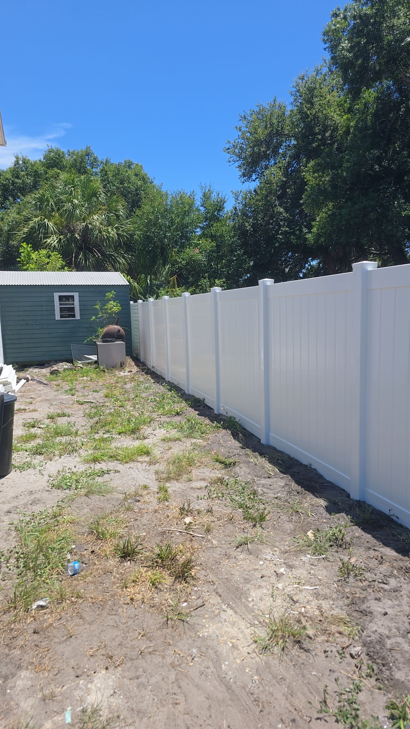White Vinyl Privacy Fence and Gate Installation in Bradenton by True Fence LLC