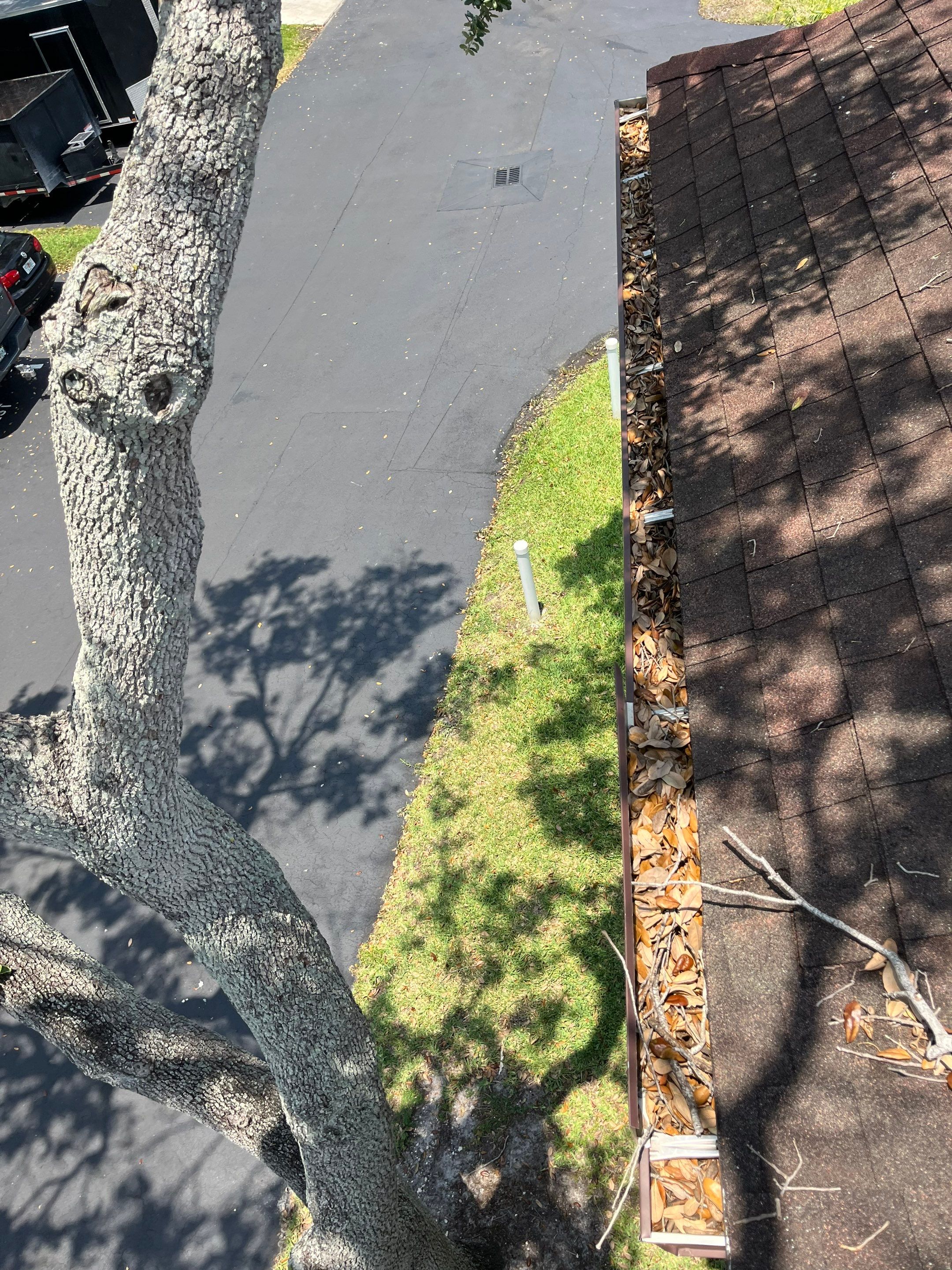 Commercial gutter cleaning Hialeah & Doral, FL before photo with filled gutters