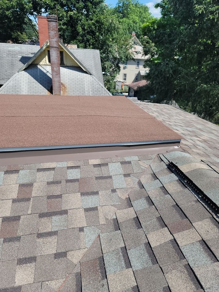 ATLAS PINNACLE COLOR: MAJESTIC SHAKE DRIP EDGE: WHITE by Eagle Eye Roofing