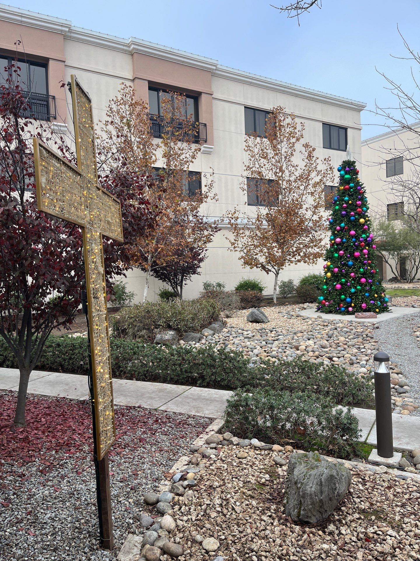Hanford Hospital  by Kaylor Landscape inc.