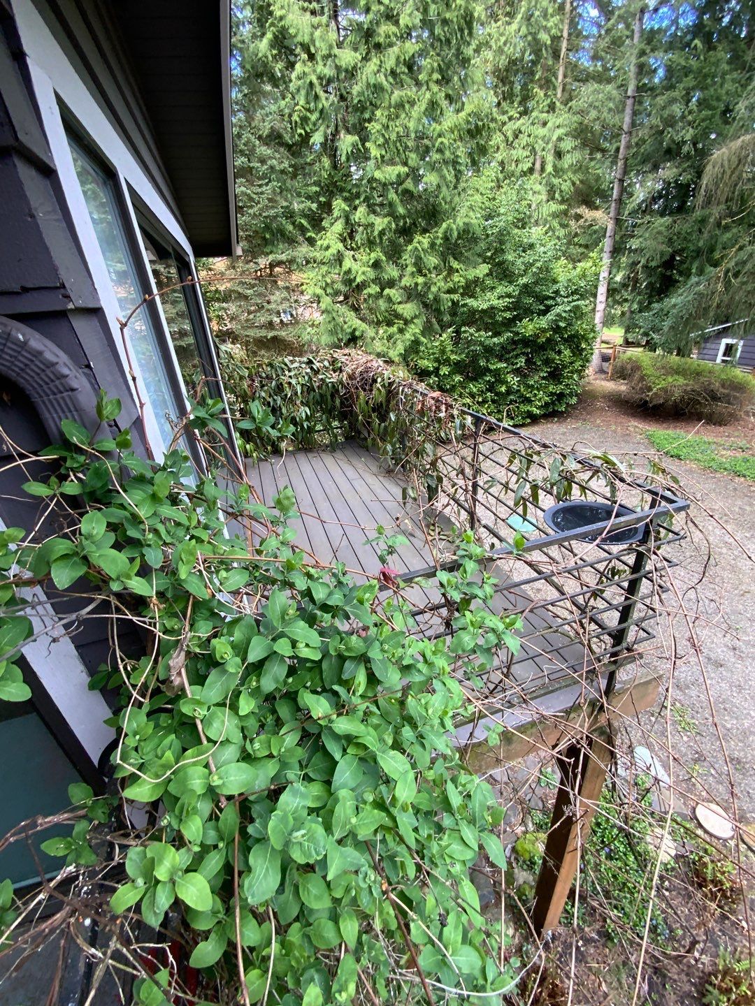 Simple Traditional Deck by Alki deck builders 