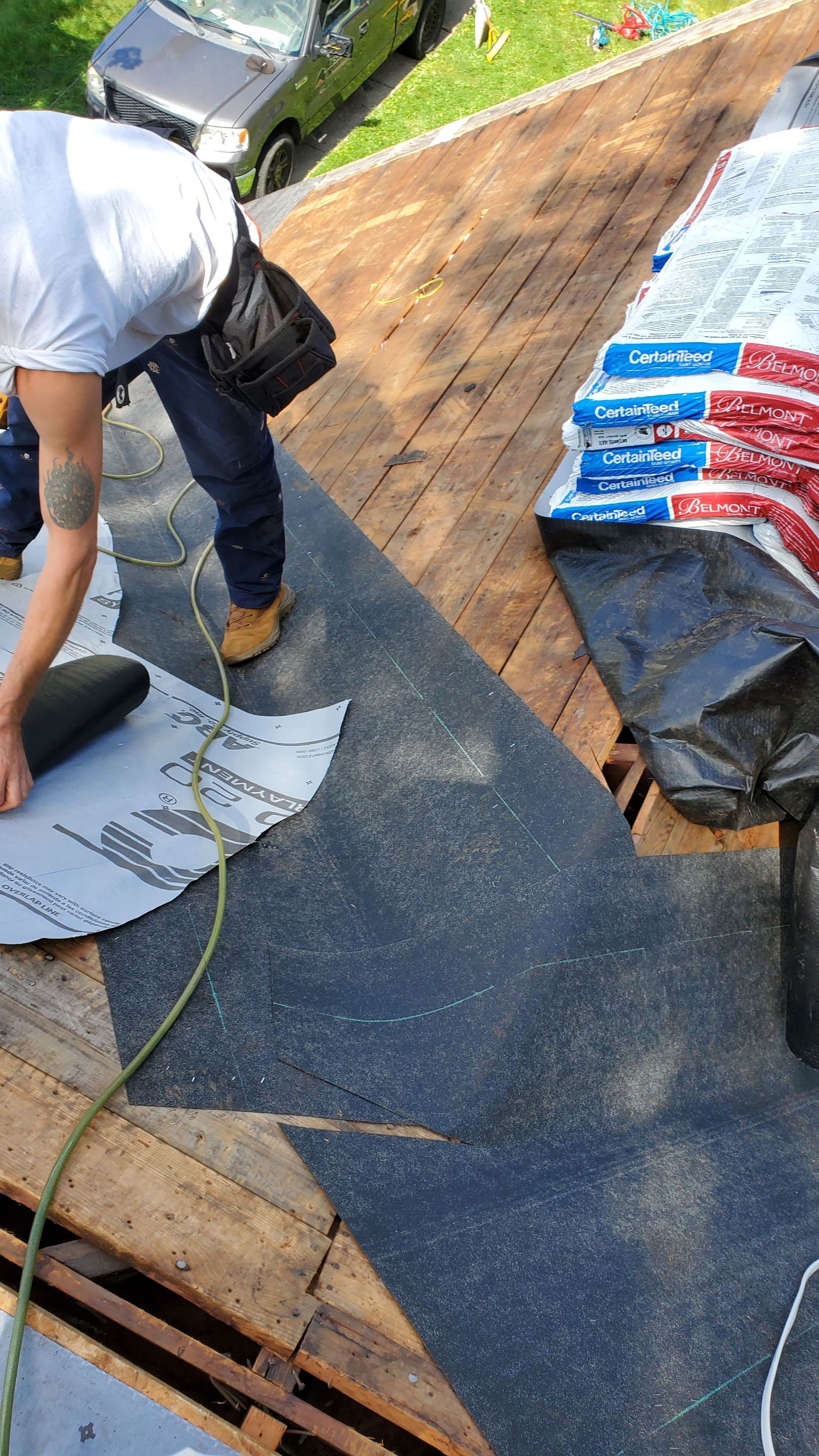 Residential Roofing Installation using Certainteed Belmont shingle by Absolute Roofing and Construction
