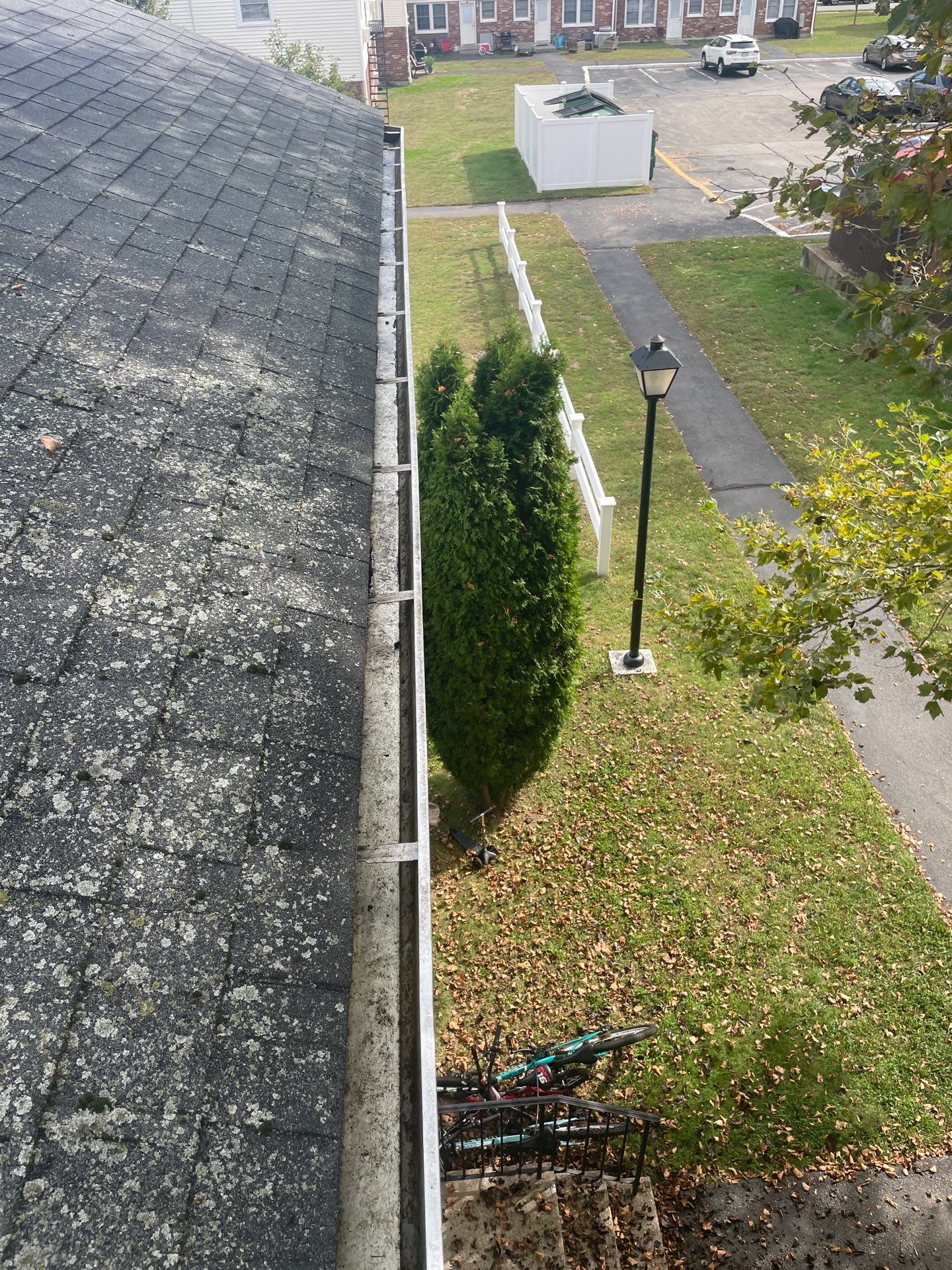 Commercial gutter cleaning Rhode Island after photo with clean gutters