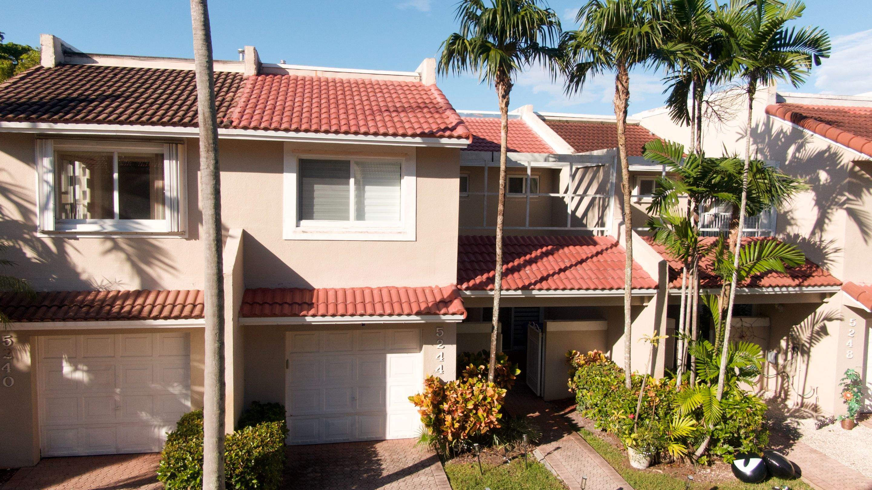 Crown - Tuscany - Smoked Fireclay by Istueta Roofing