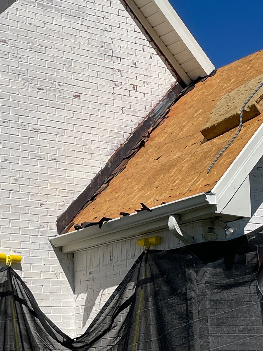 Residential Roofing Installation using Owens Corning Oakridge Roofing System by Undersun Roofing 
