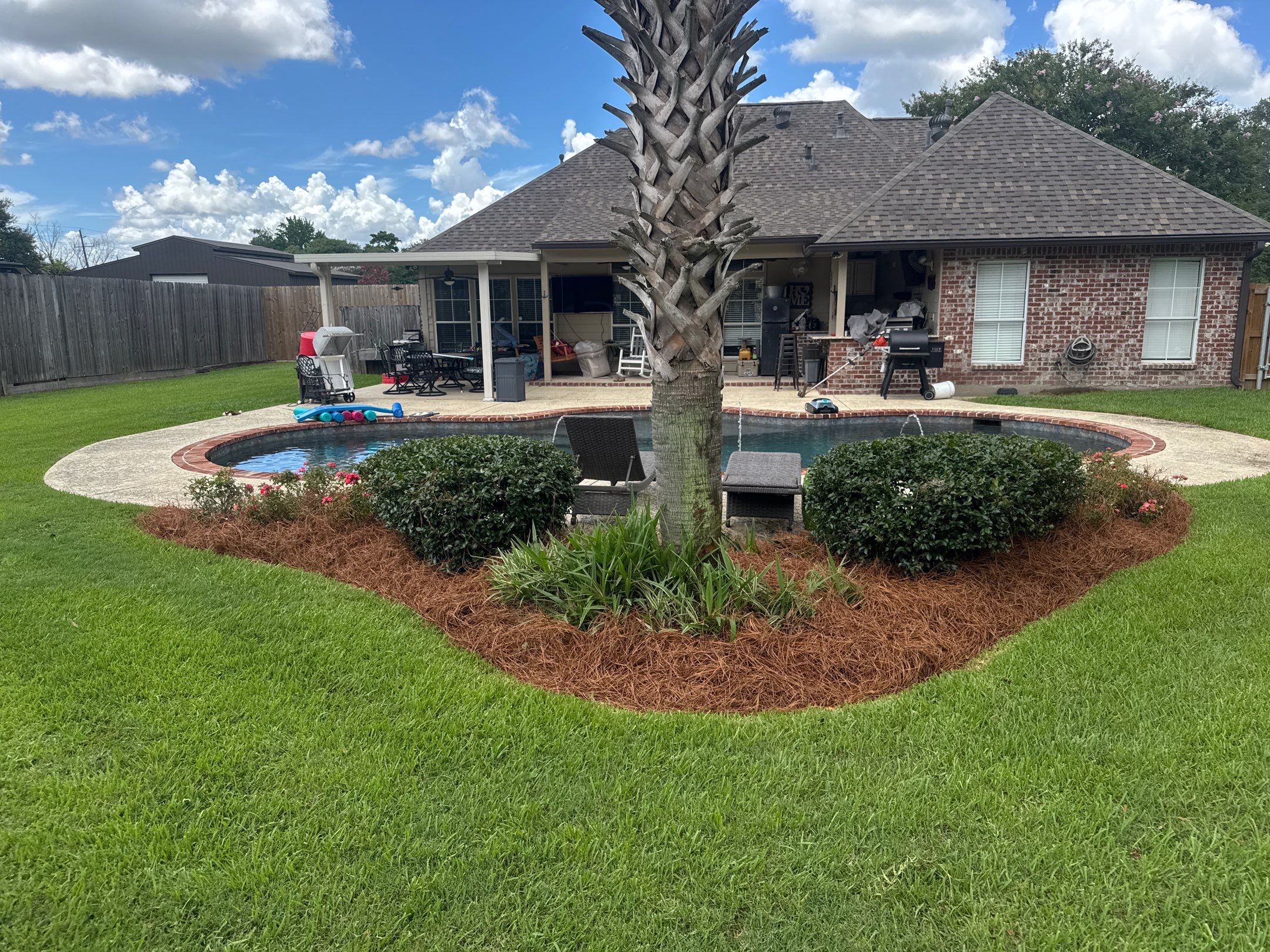 LANDSCAPE SERVICES: LANDSCAPE CLEANUP by CutScape, LLC.