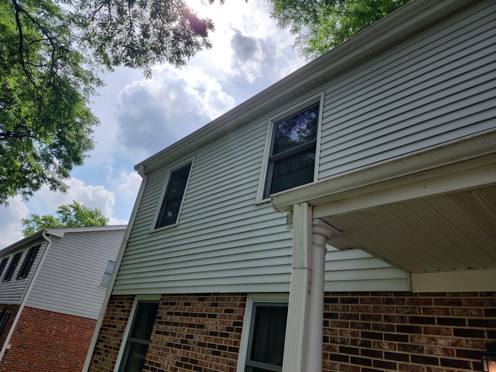 Palatine house wash and concrete power washing by Northern Power Washing LLC.