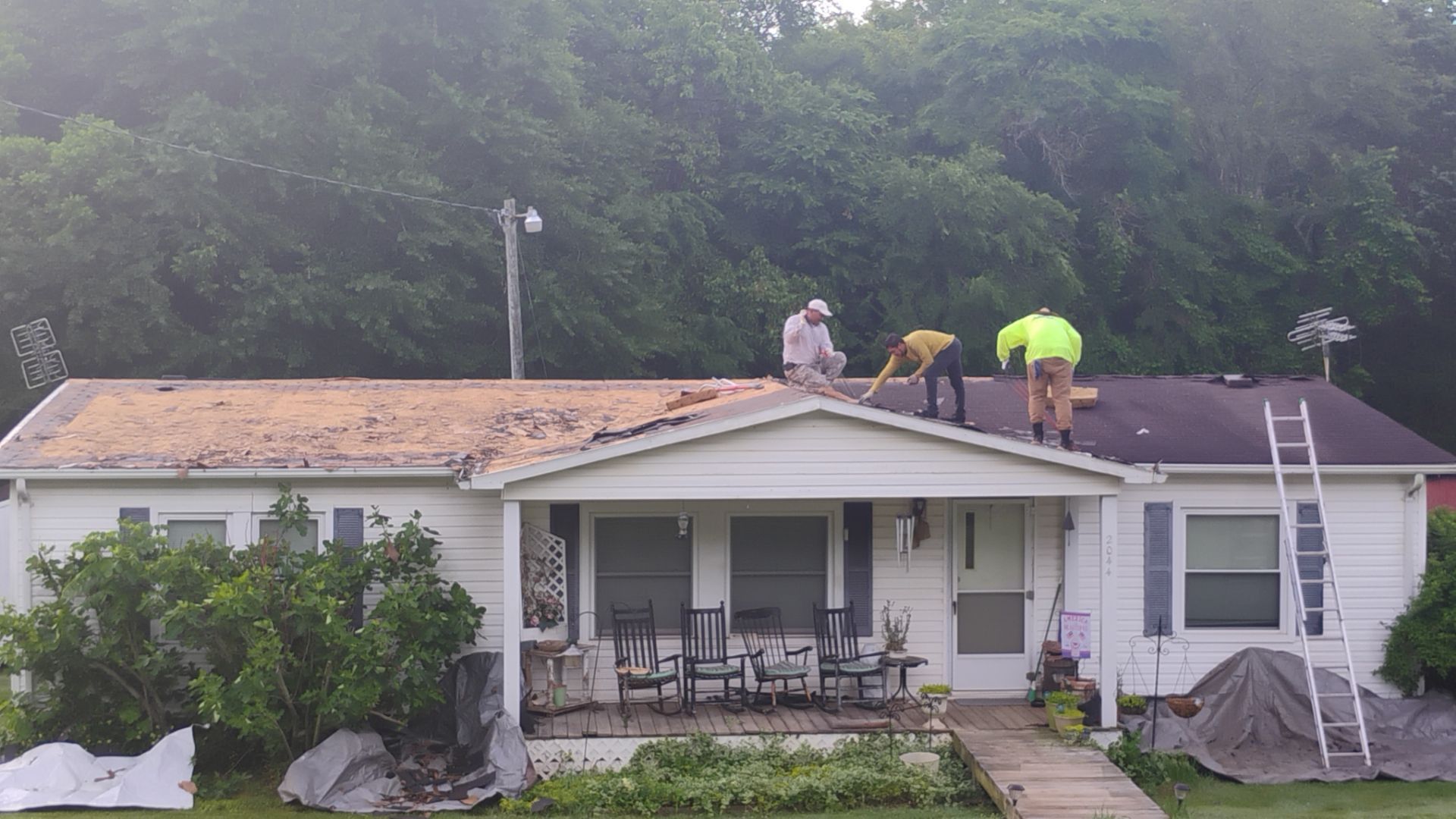 Taylor Roof by BROCK BUILDERS 