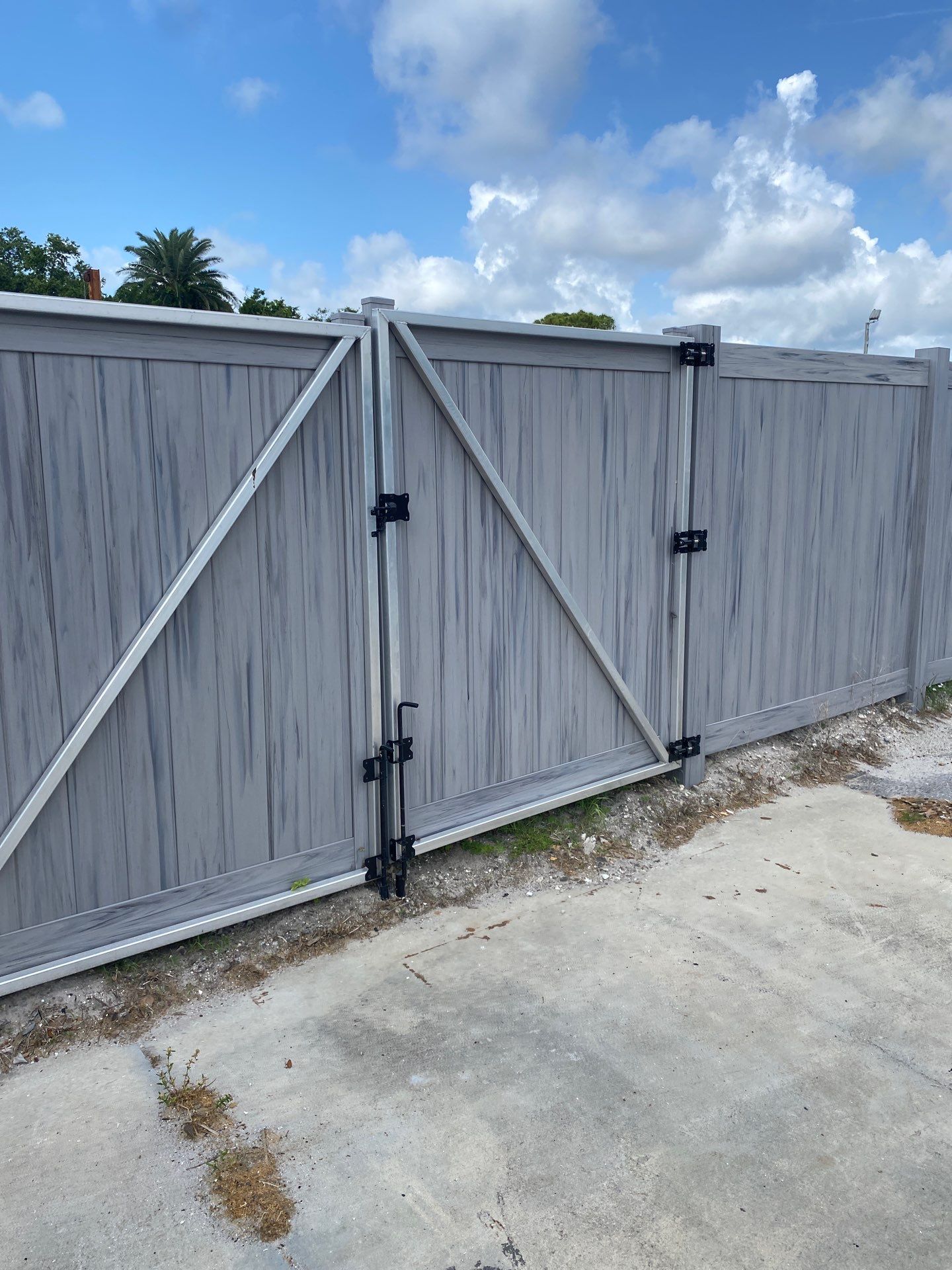 980 Cattlemen Rd  by H&Y Fence