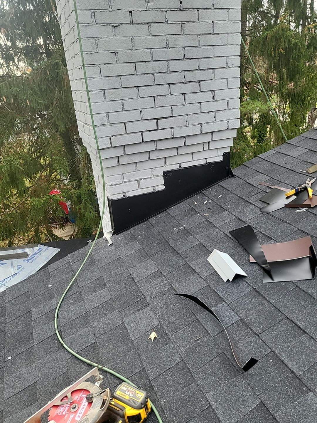 ATLAS PINNACLE COLOR: BLACK SHADOW by Eagle Eye Roofing