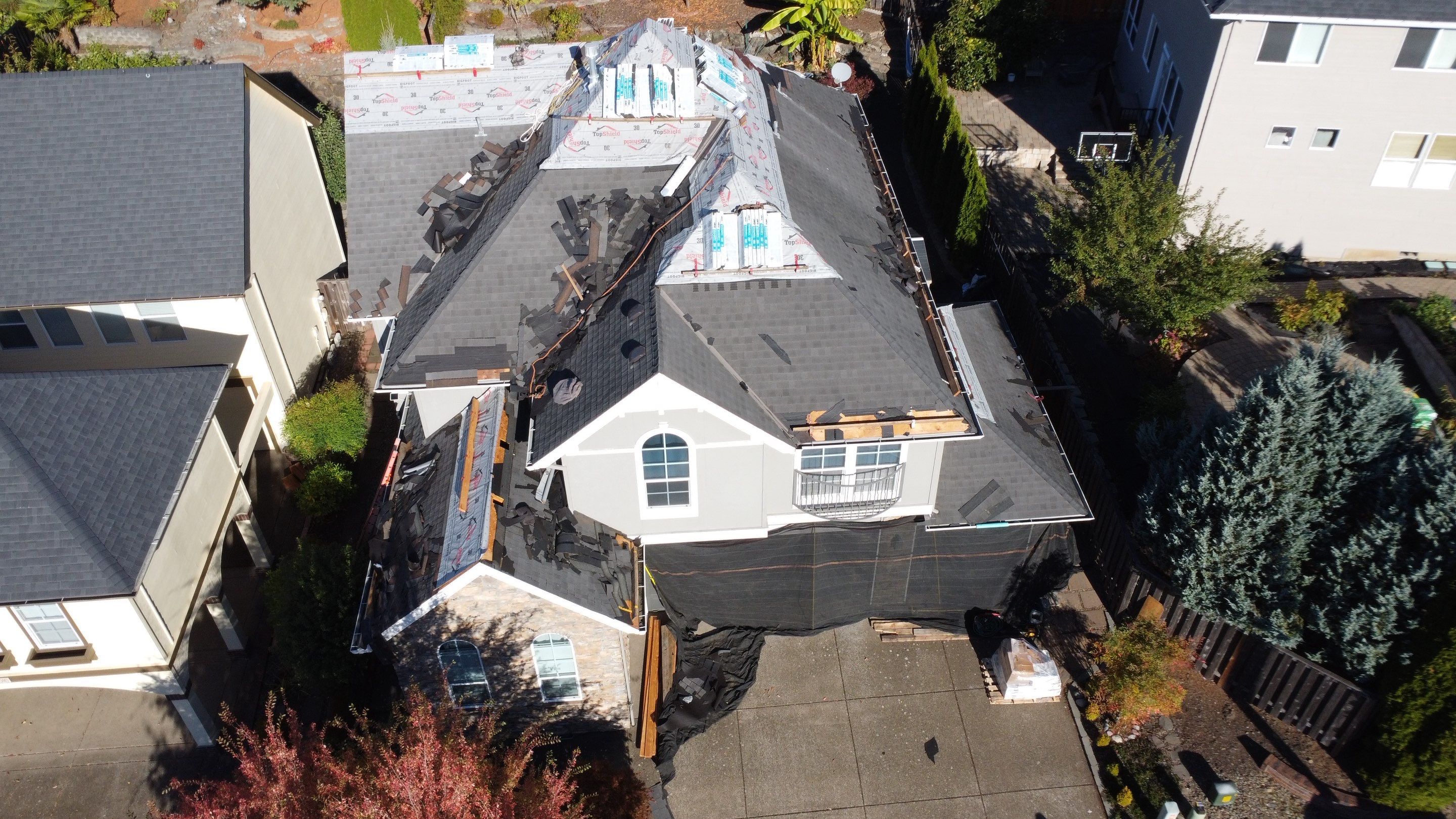 IKO Dynasty Granite Black by Orezona Building & Roofing Company, Inc.