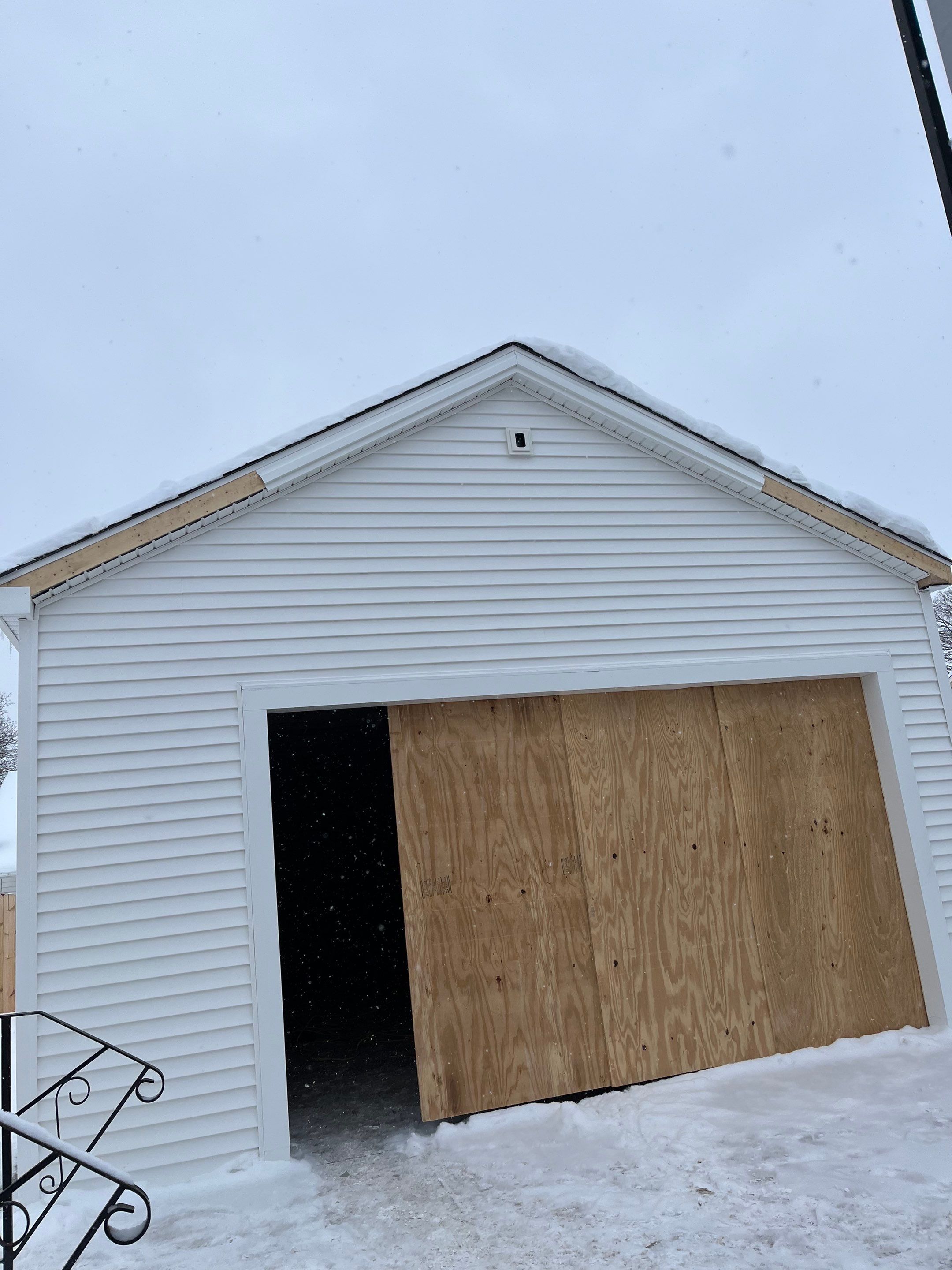 Garage by Ivy Lea Construction