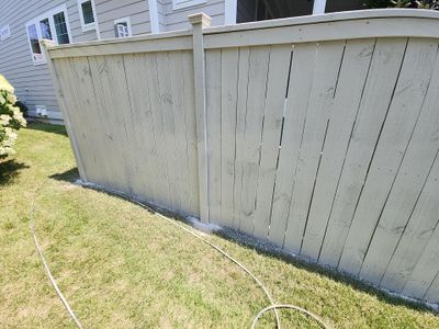 Wood Fence using Wood Sealant and Stain