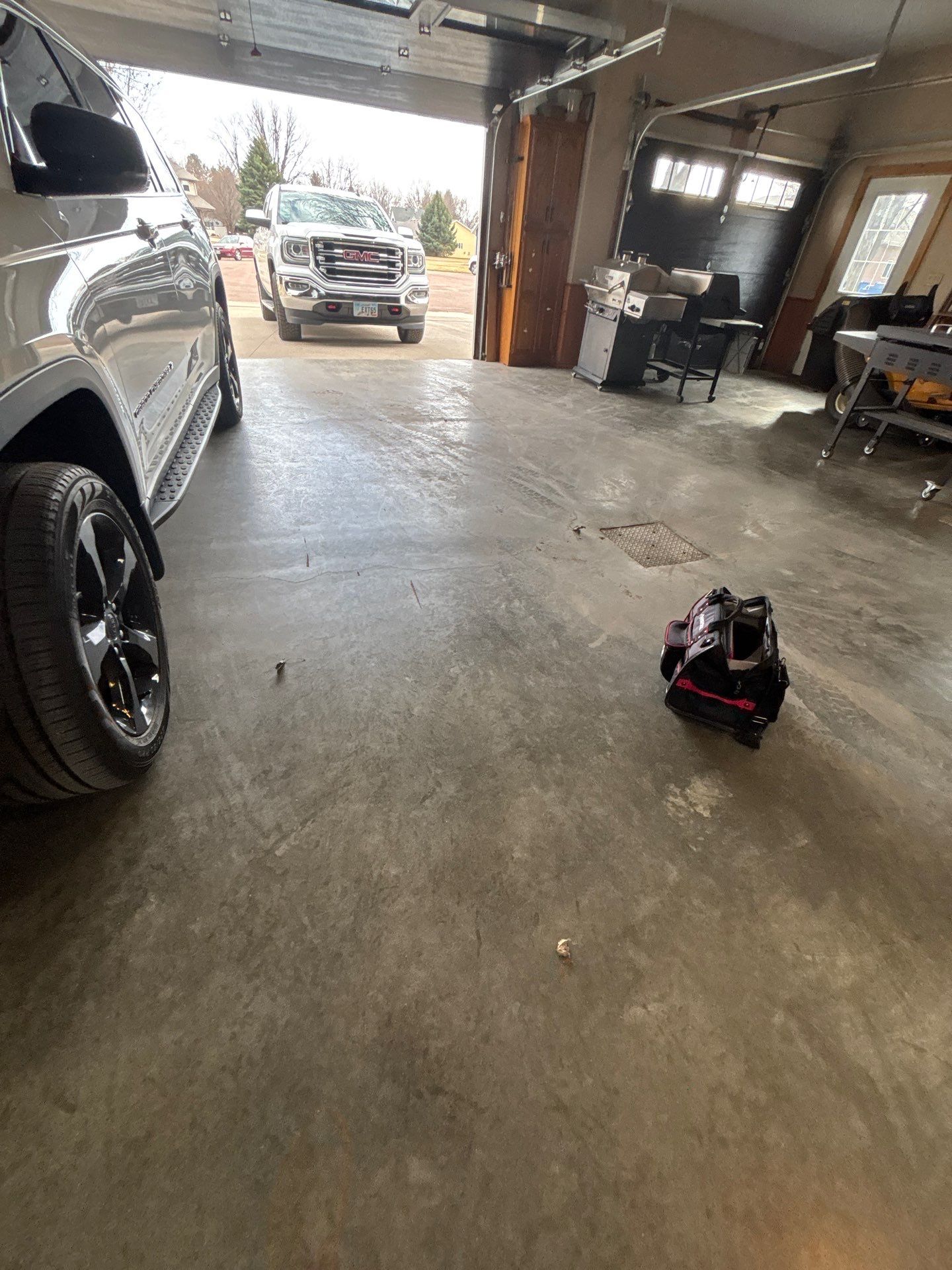 Multi-Fleck Epoxy Garage Floor Coating in Dell Rapids by Select Painting, Coatings & Garage Cabinets