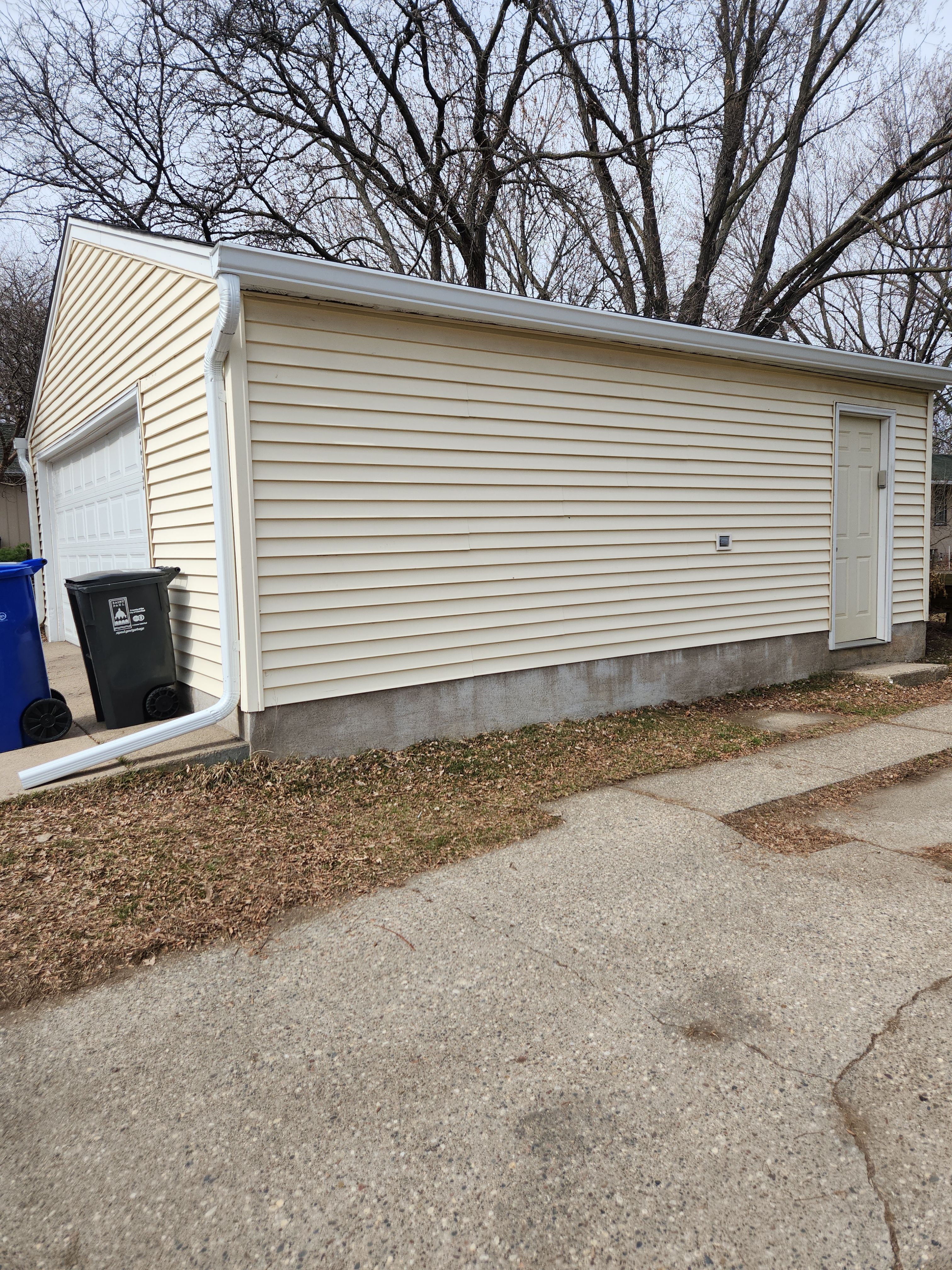 6" Gutters in St. Paul by Next Level Seamless Gutters / Exteriors Inc.