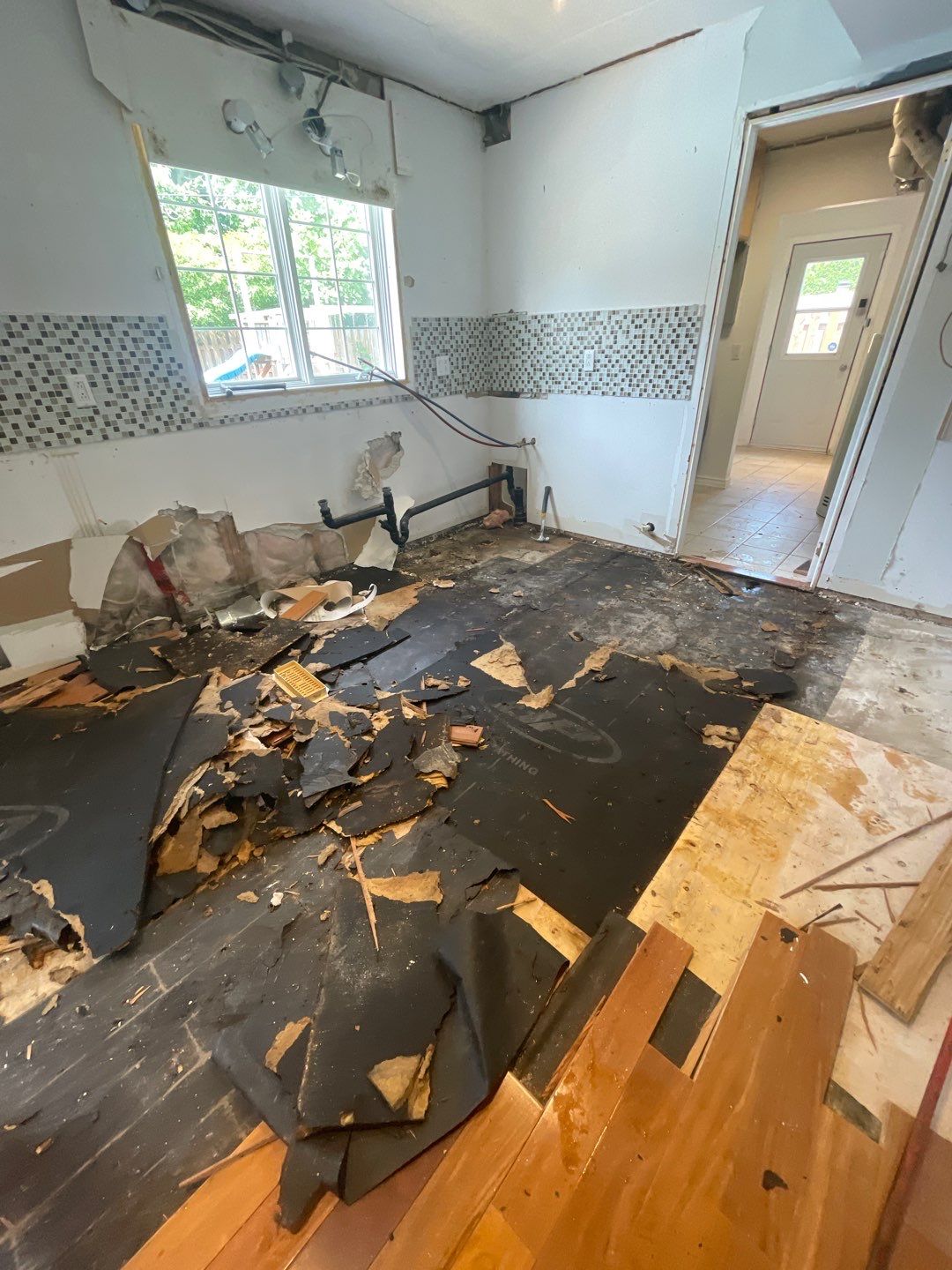Kitchen remodel  by Eco-Nature Construction Inc.