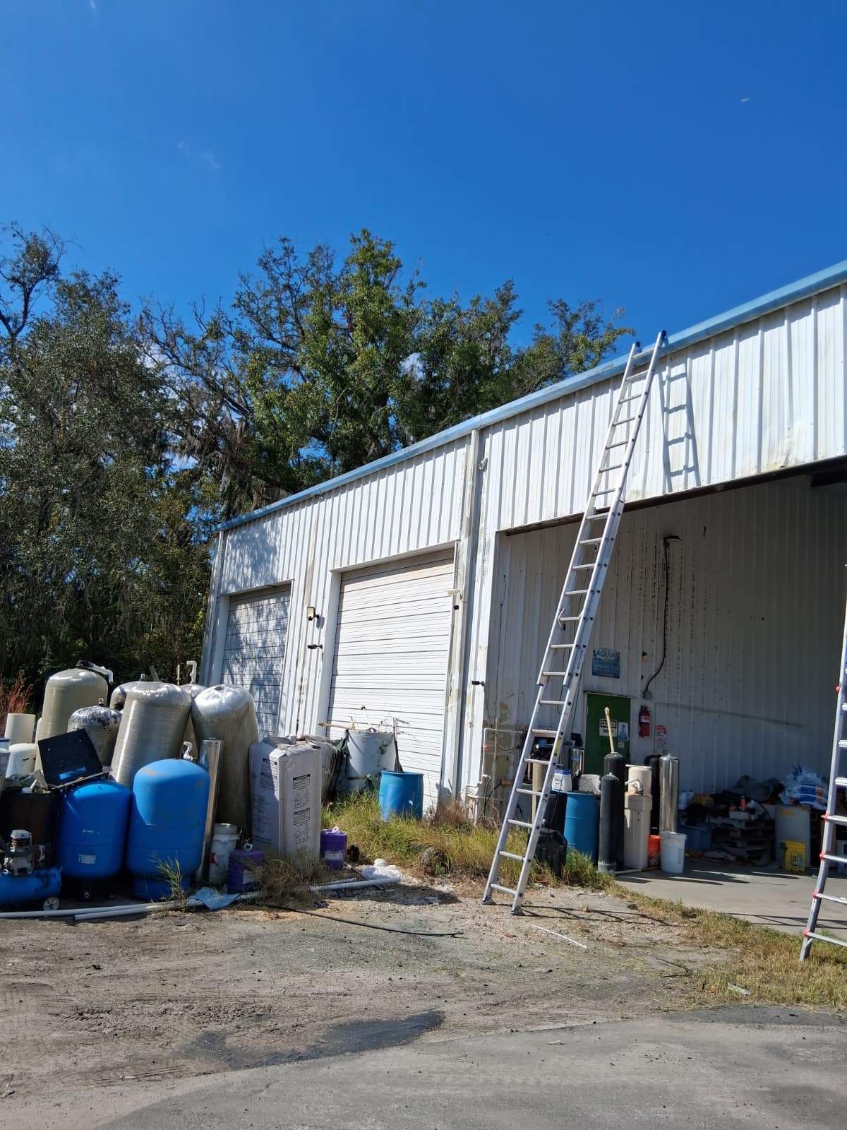 Clean Gutters and Seal Seams in Lakeland FL by Gutter Professors