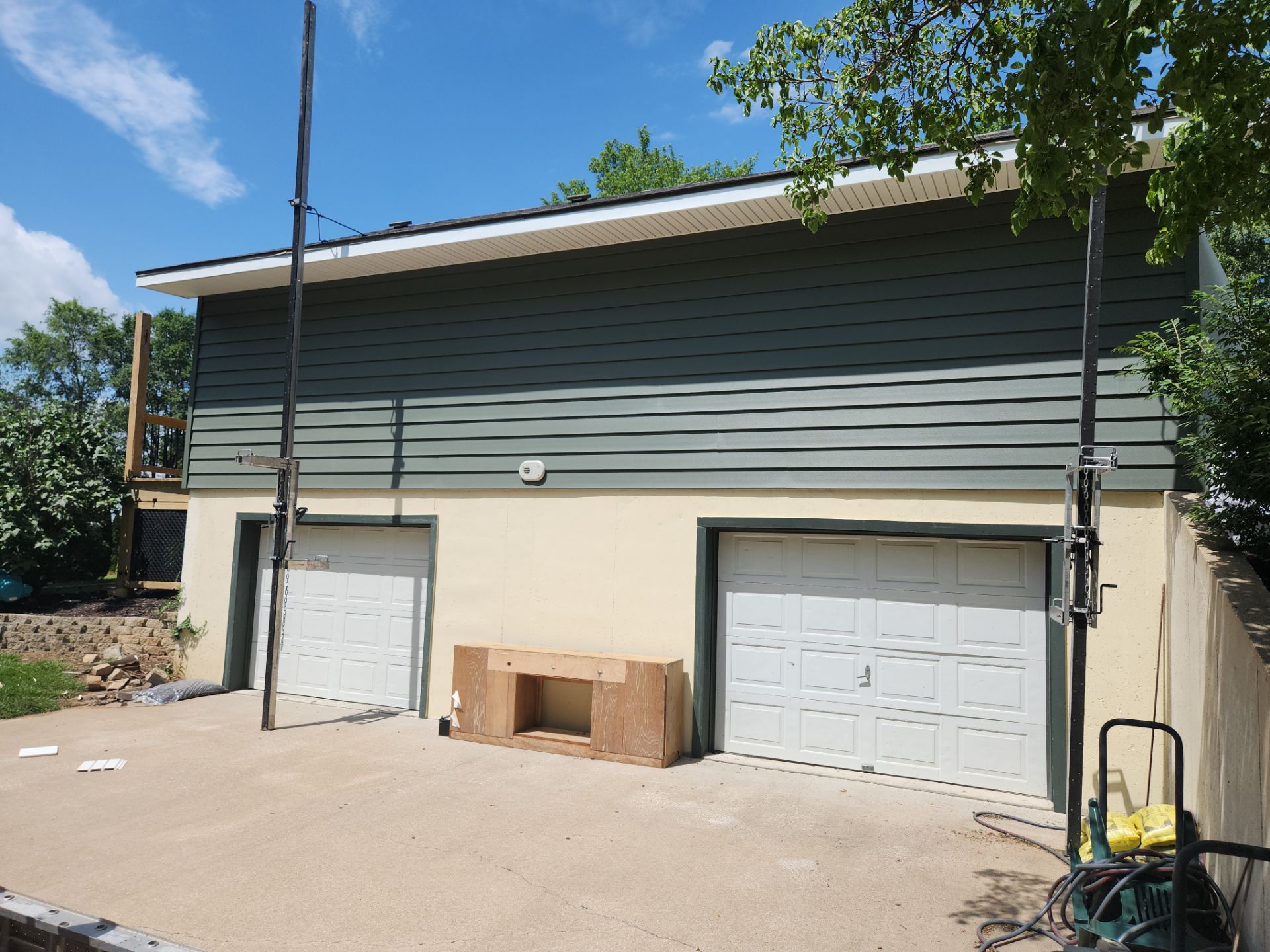 New Craneboard Siding on this Platte City, Mo home  by EEC  Windows, Siding & Roofing 