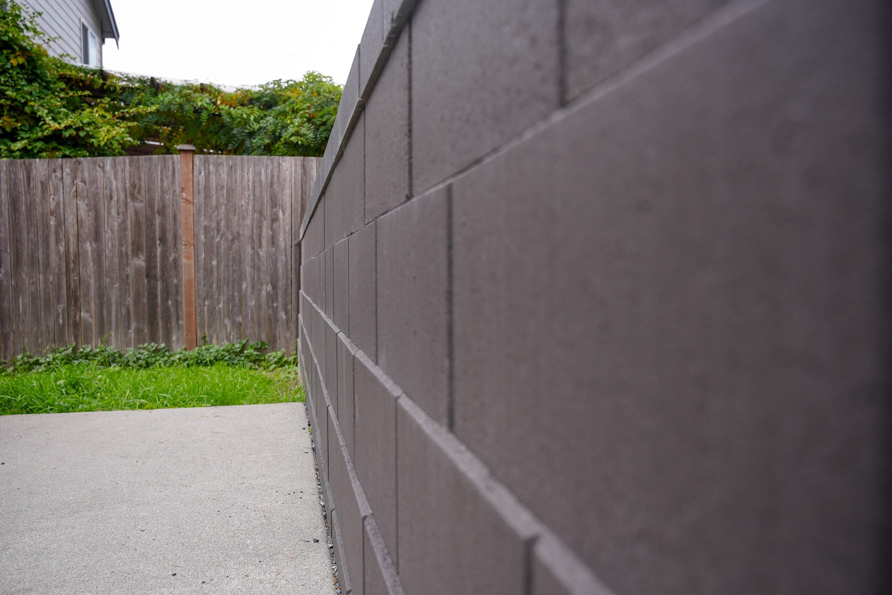Jireh Outdoor Projects | Retaining Wall & Fence Build by Jireh Asphalt & Concrete Inc 