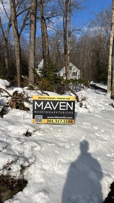 ❄️ Professional Roof Snow Removal – Winter Maintenance
